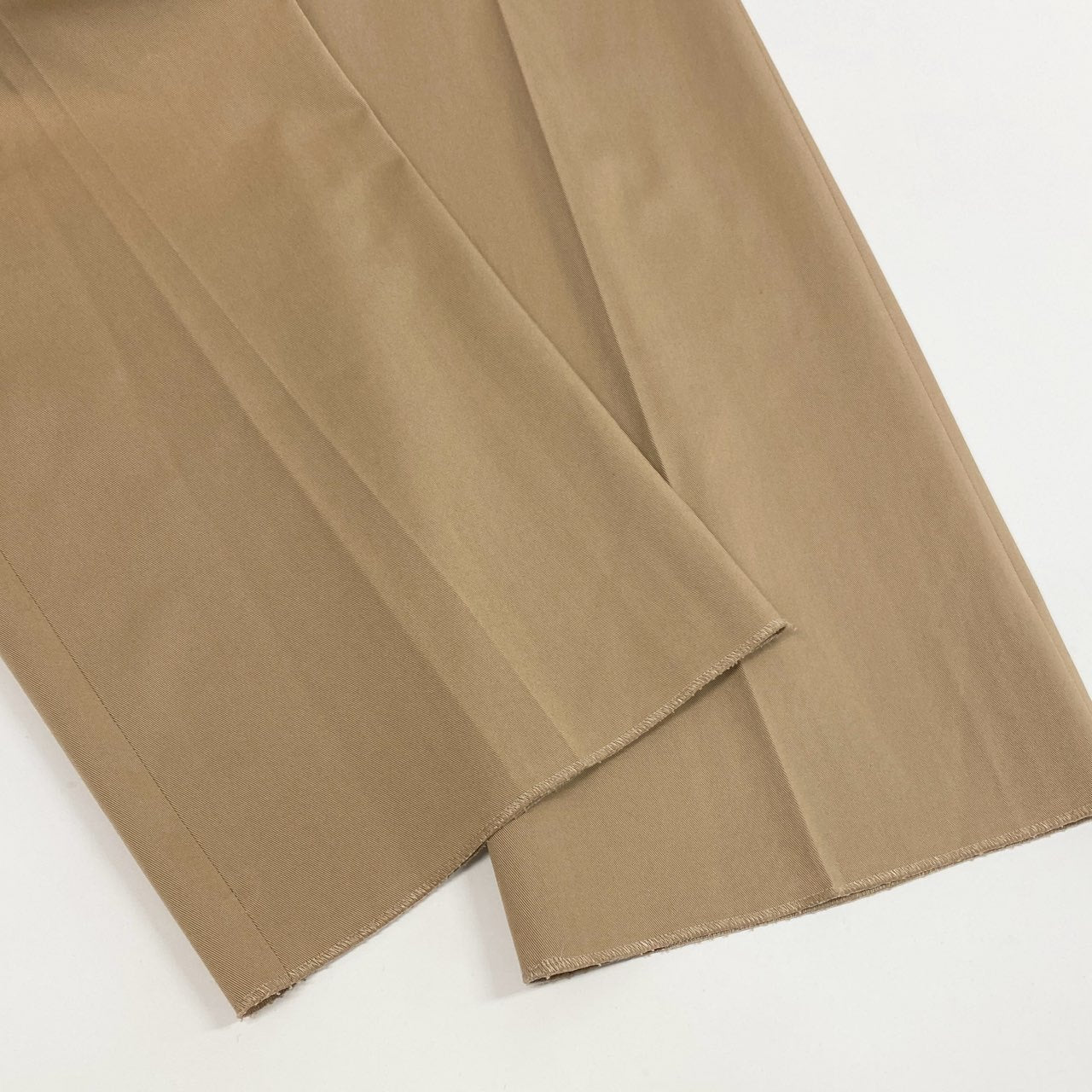 53j17《未使用保管品》 Salvatore Ferragamo サルヴァトーレフェラガモ イタリア製 コットンパンツ センタープレス ボトムス ストレッチ レディース 女性用 40 ベージュu02t