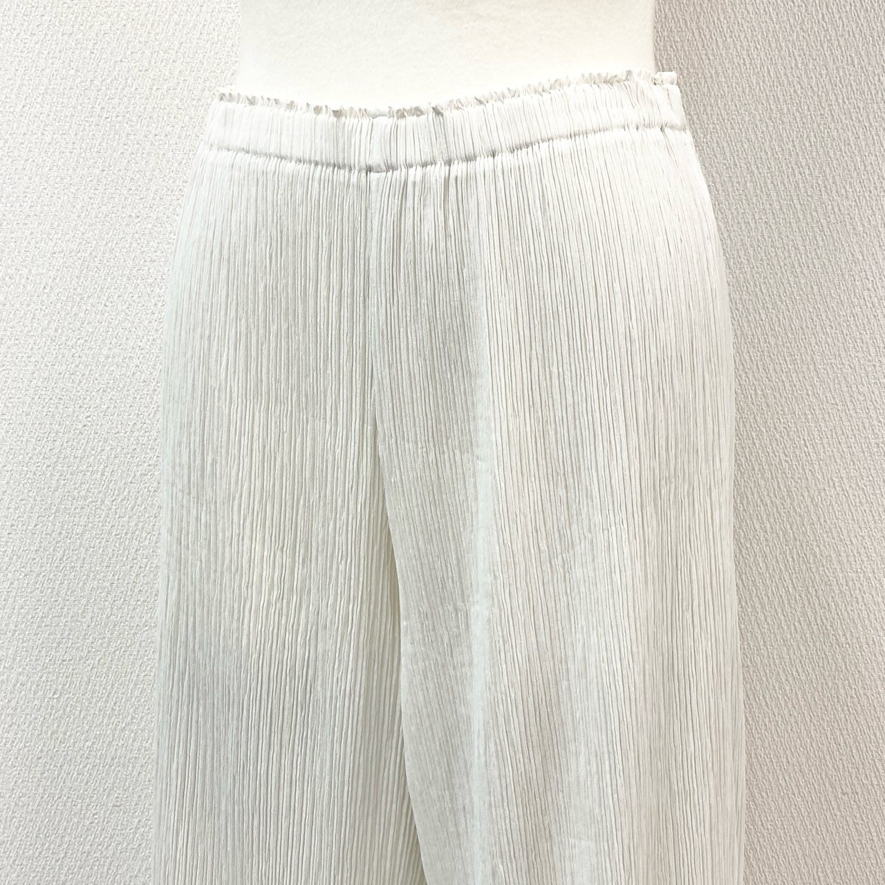 59e7 ISSEY MIYAKE WHITE LABEL イッセイミヤケ ホワイトレーベル プリーツパンツ ボトム サイズ3 ホワイト IM42FF441 レディース 女性用 プリーツプリーズ
