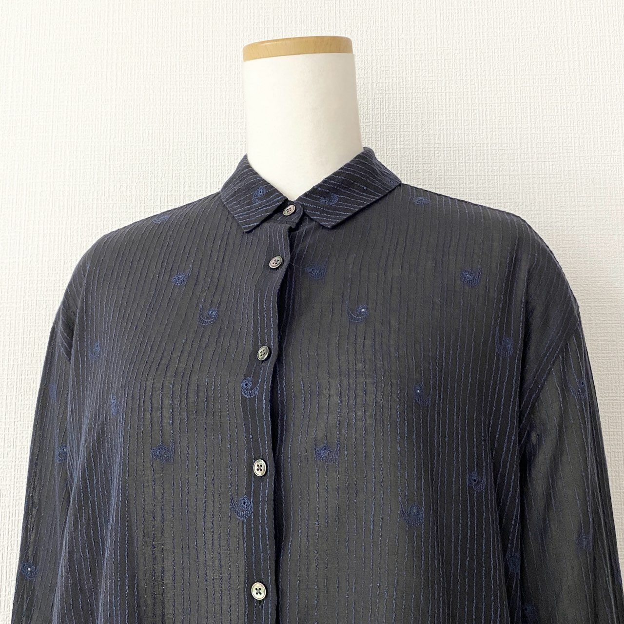 15c21 《極美品》 タグ付 mina perhonen ミナペルホネン 日本製 aas1182 swing flower スウィングフラワー 長袖シャツ ブラウス 36 ネイビー コットン MADE IN JAPAN