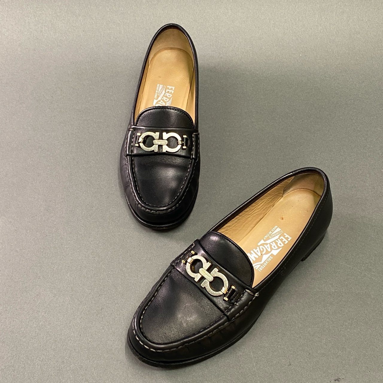 2l19 Salvatore Ferragamo サルヴァトーレ フェラガモ ガンチーニ ローファー 7 ブラック レザー ビジネス フォーマル シューズ イタリア製