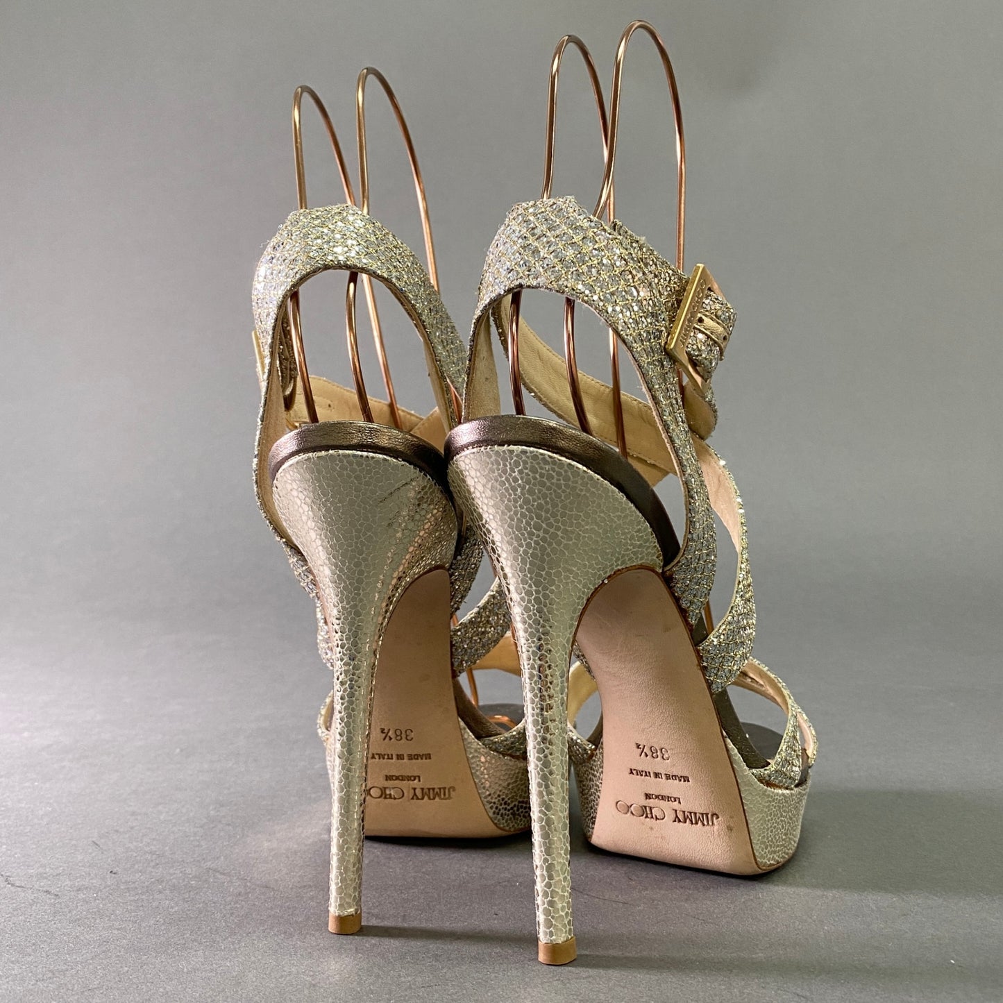 2l25 《美品》 JIMMY CHOO ジミーチュウ グリッター ストラップヒールサンダル 38 1/2 シルバー レザー ラメ パーティ セレモニー パンプス イタリア製