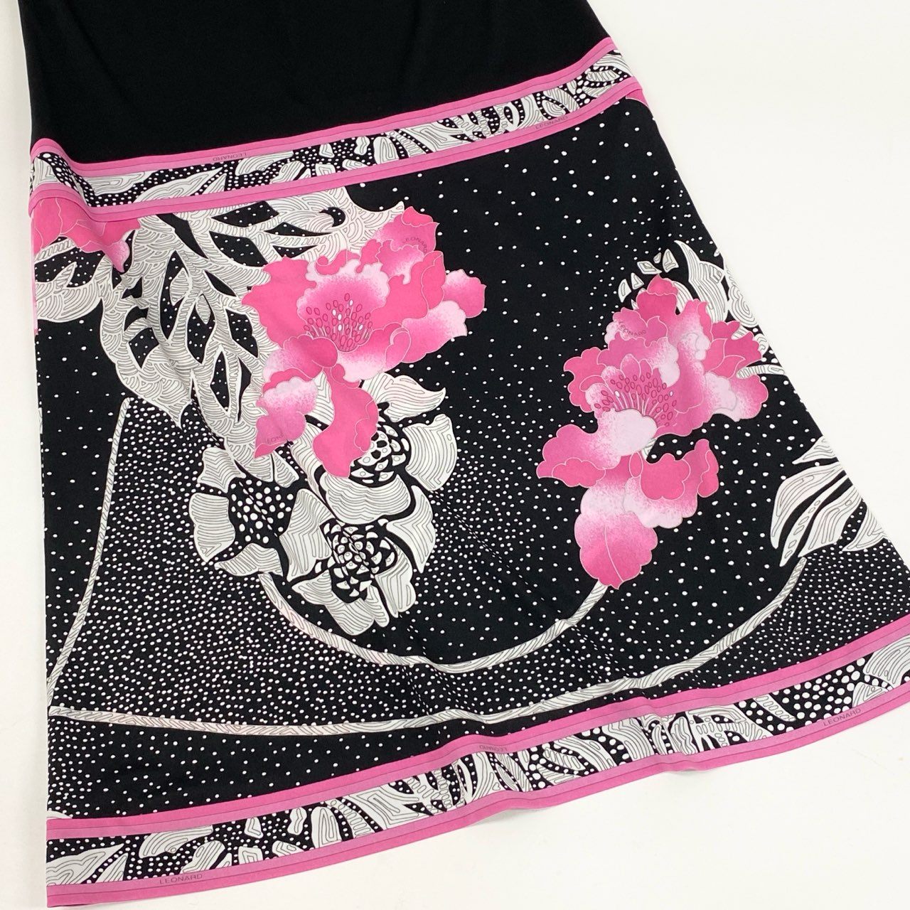 32i9【美品】 LEONARD レオナール 七分袖ワンピース カンカン素材 花柄ワンピース 薄手 レディース 女性用 0330327 34 ブラック ピンクu02t