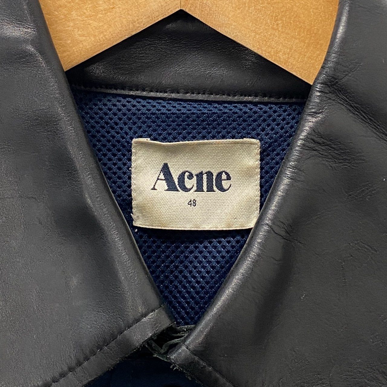 62a28 Acne アクネ オールド ブルゾンジャケット 襟レザー アウター 48サイズ ネイビー ポリエステル100% 牛革 メンズu02t