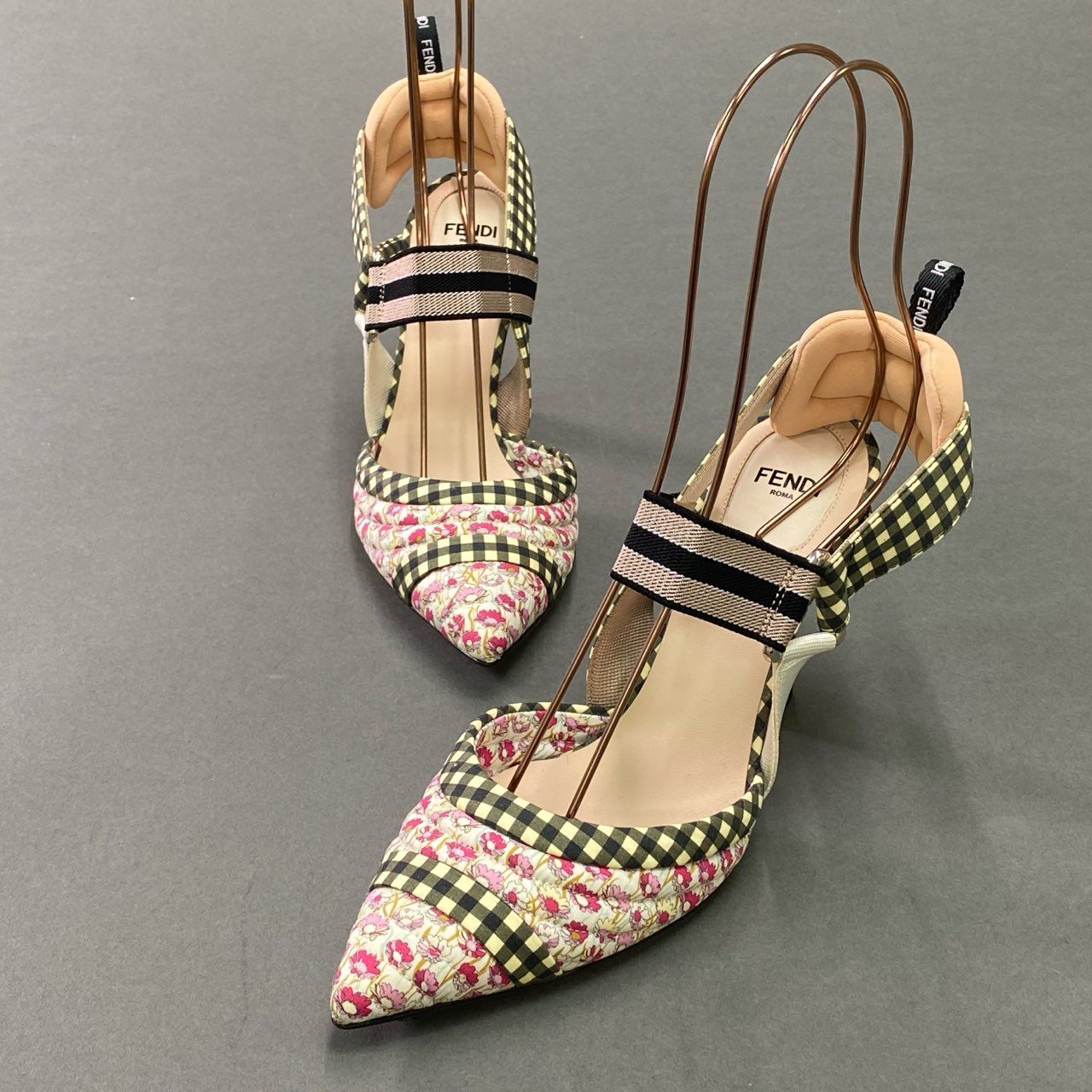 2c25 FENDI フェンディ コリブリ スリングバック パンプス チェック柄 花柄プリント シューズ 37 マルチカラー