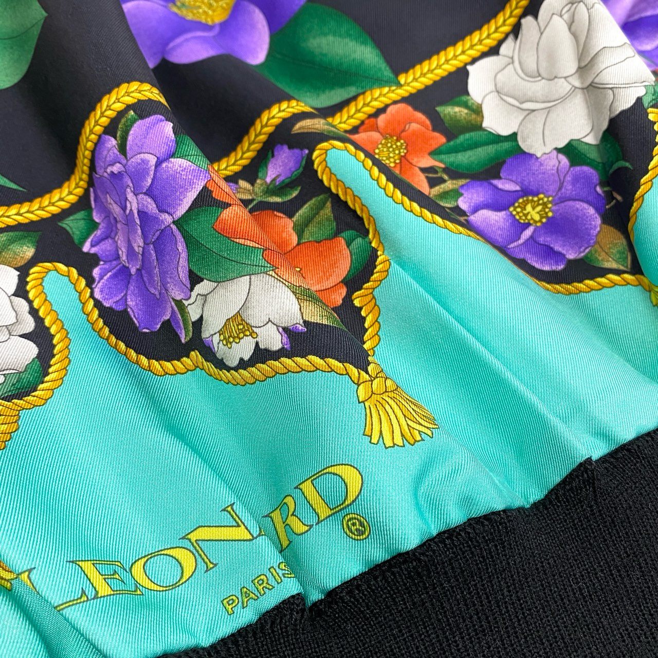 86i11 【美品】 LEONARD レオナール ニット ナイロン切替カーディガン アンサンブル 長袖ニット 金ボタン レディース 女性用 2 ブラック グリーン マルチカラーu02t