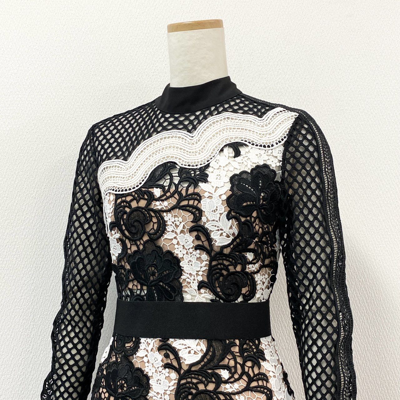 42h22《極美品》self-portrait セルフポートレイト 長袖ワンピース パーティー ドレス フローラルレース メッシュ 6サイズ ブラック ホワイト レディース 女性用k02i