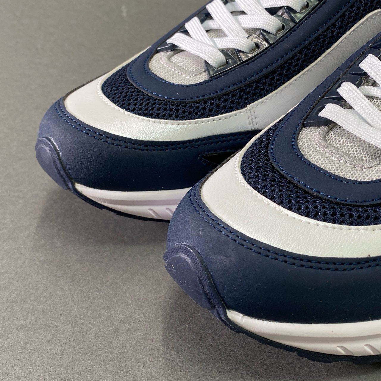 1f8 《美品》 EA7 EMPORIO ARMANI エンポリオアルマーニ Trainers スニーカー X8X061 26cm ネイビー ホワイト シューズ 箱付き
