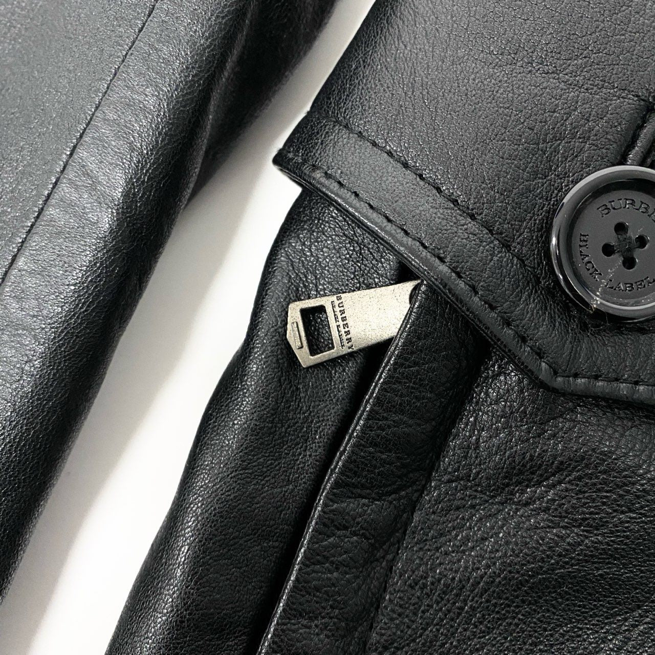 79a14 BURBERRY BLACK LABEL バーバリーブラックレーベル レザーコート ベルテッドコート 中綿キルティング ラビットファー襟 LL ブラック メンズu02t