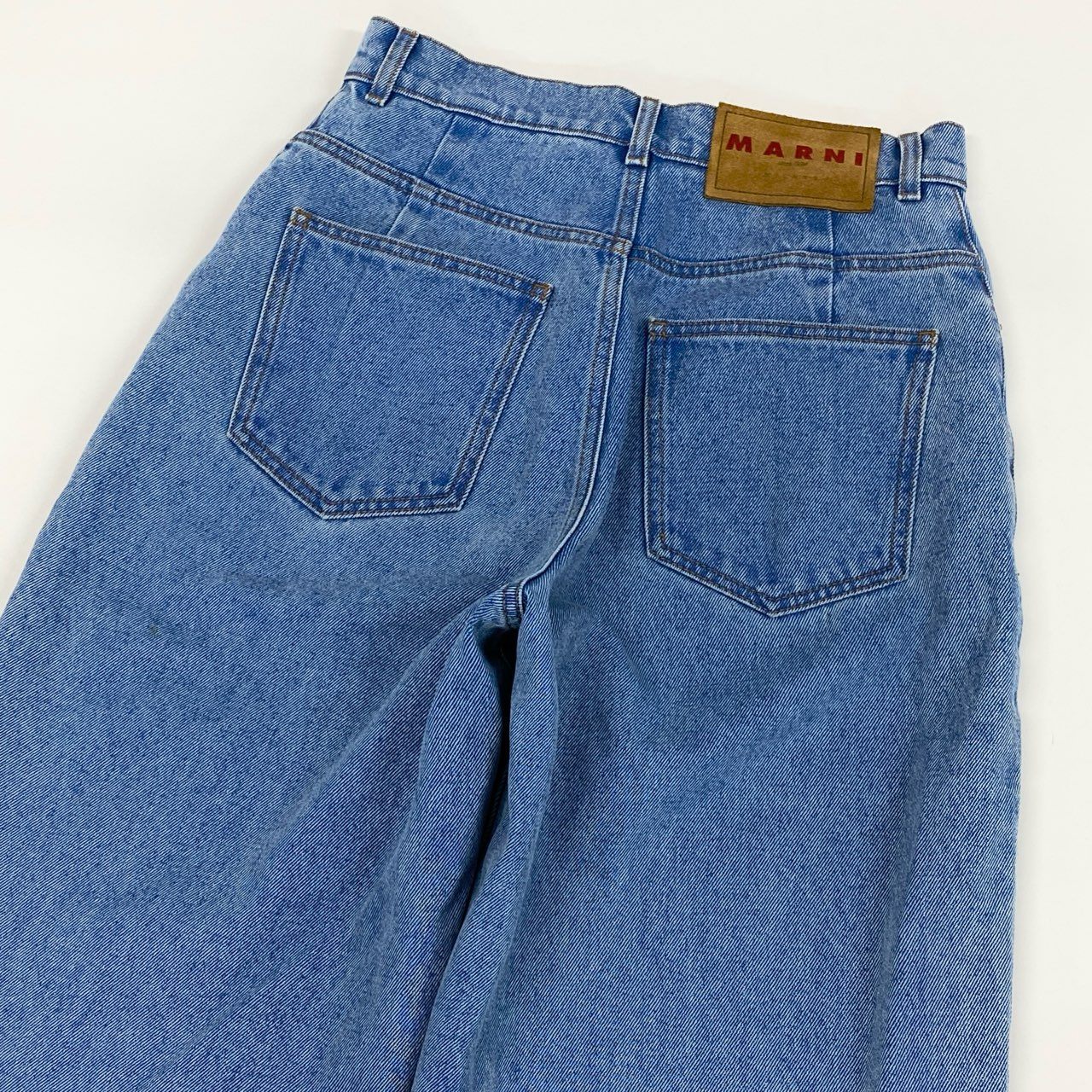 40h24 《極美品》MARNI マルニ キャロットジーンズ デニム 2024年 ロゴワッペン PAJD0513A0 USCW91 40サイズ ブルー レディース 女性用k02i