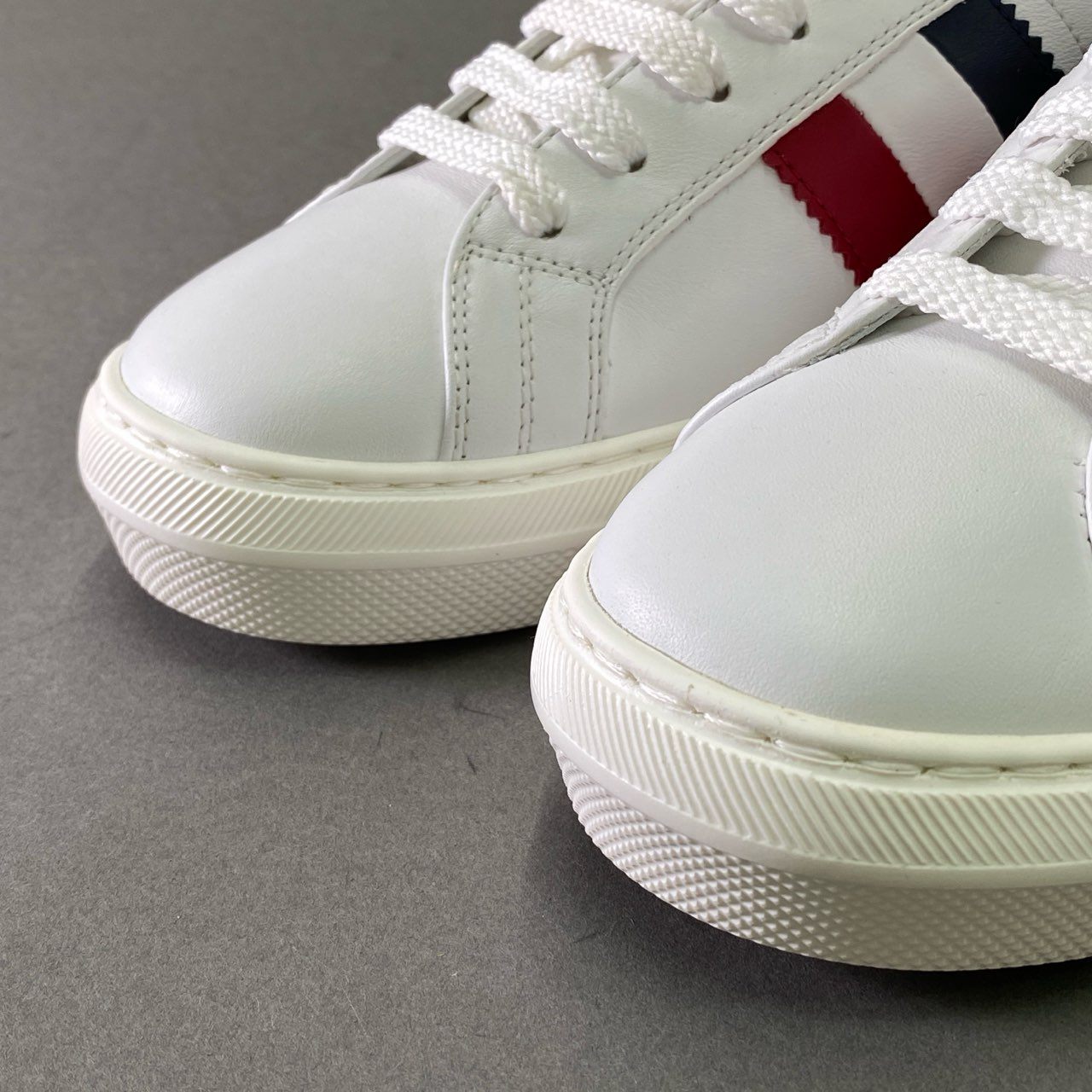 2d22 《未使用》 MONCLER モンクレール NEW MONACO ニューモナコ スニーカー 40 ホワイト レザー トリコロール 軽量 シューズ 箱付き