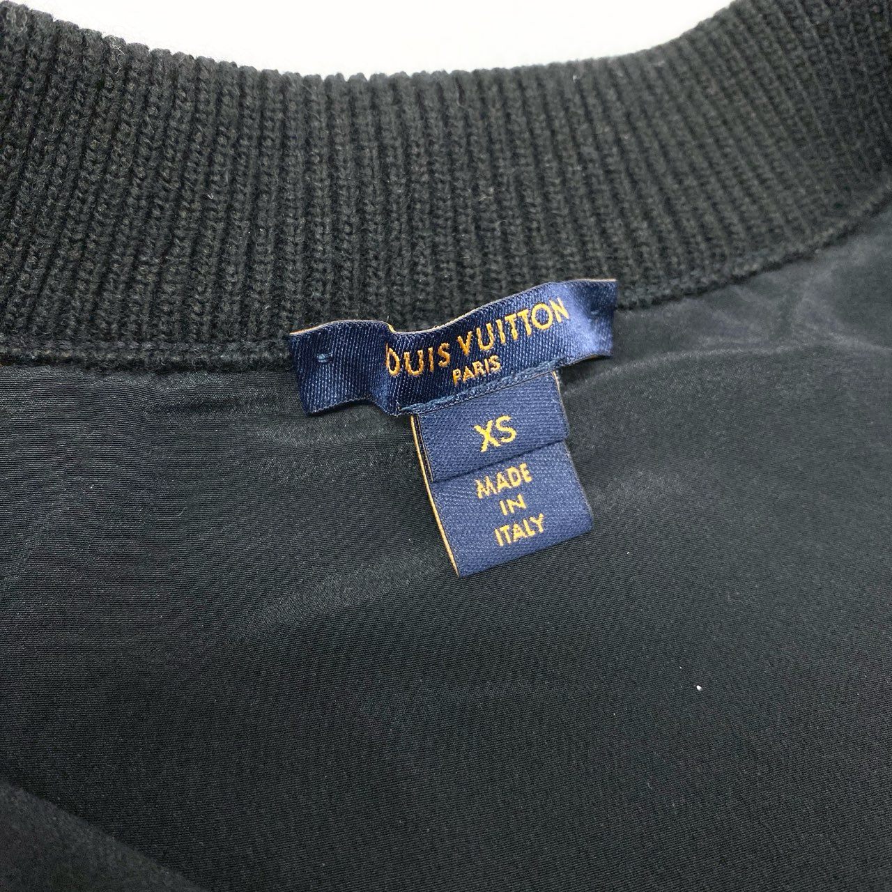 54h27《美品》LOUIS VUITTON ルイヴィトン クロップド コンパクトジャケット ニットジャケット 金ボタン XSサイズ ブラック レディース 女性用k02i