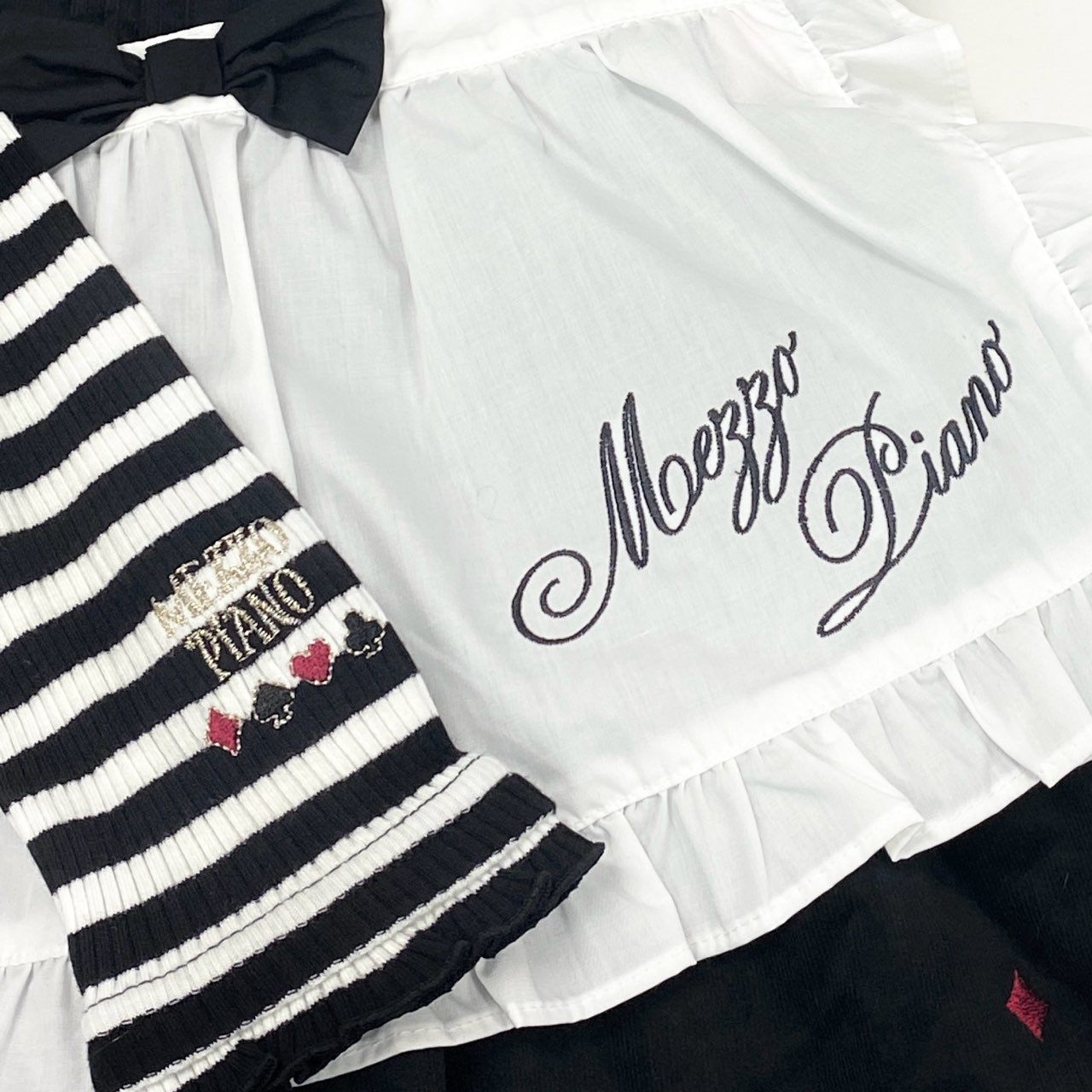 53e2 【未使用保管品】タグ付 mezzo piano メゾピアノ アリス4点セット 長袖Tシャツ ジャンパースカート エプロン カチューシャ 女の子 子供服 6044313-350 130 ブラック