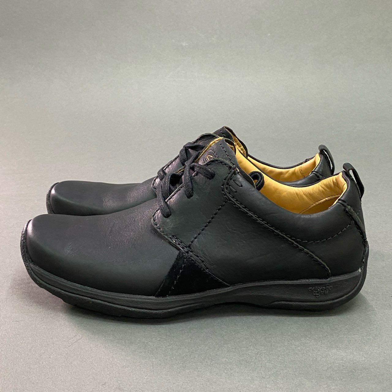 3f8 《美品》 Clarks クラークス レザースニーカー UK7 1/2 ブラック Leather active AIR アクティブエアー シューズ