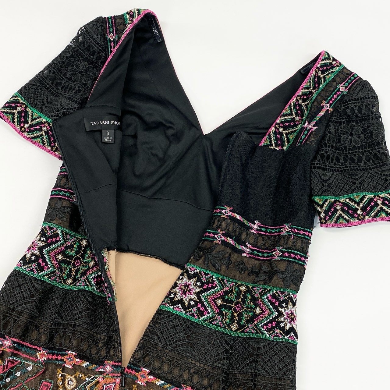 81h7《美品》 TADASHI SHOJI タダシショージ 半袖ワンピース 膝丈ワンピース レース刺繍 タイトスカート 0 ブラック マルチカラー レディースk02i