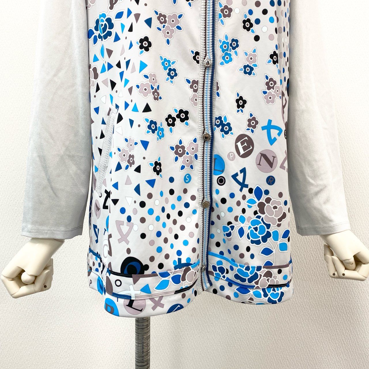 67g21-8 《極美品》 LEONARD レオナール カンカン素材切替 薄手カーディガン ニットカーディガン 美しい花柄プリント サイズ42 ライトグレー ブルー レディース 日本製