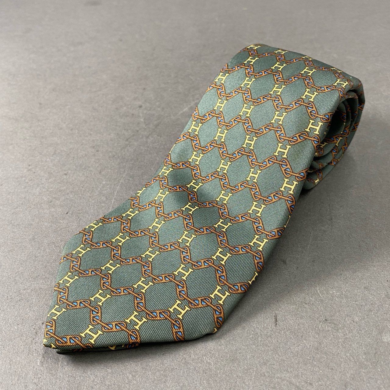 3f12 【美品】 HERMES エルメス カーキ シルク100% Hロゴ × シェーヌダンクル ネクタイ メンズ 紳士