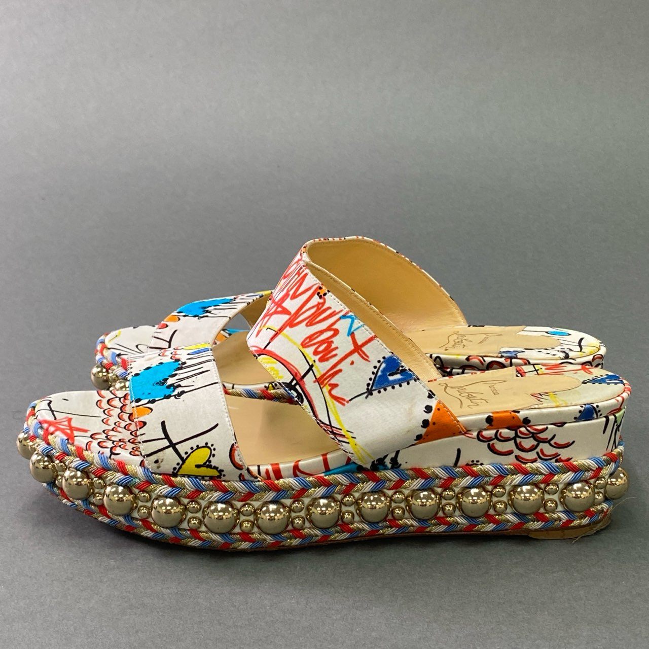 1b28 Christian Louboutin クリスチャンルブタン オープントゥ サンダル ウェッジソール スタッズ 総柄 イタリア製 レディース 38 マルチカラー
