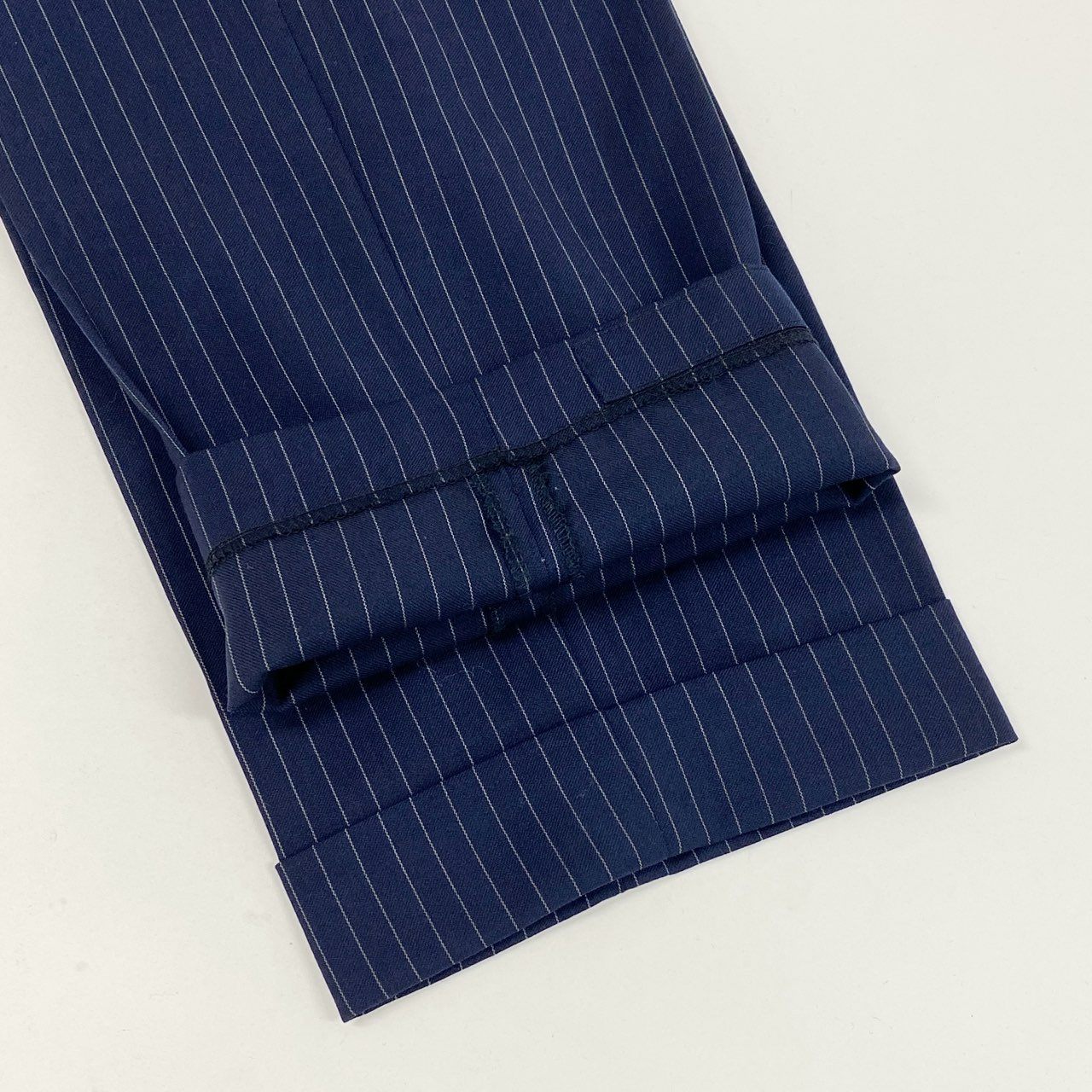 75i8 《美品》 LARDINI ラルディーニ ブートニエール付 セットアップ スーツ ストライプ柄 イタリア製 JH801AQ 48 ネイビー ウール メンズo07t