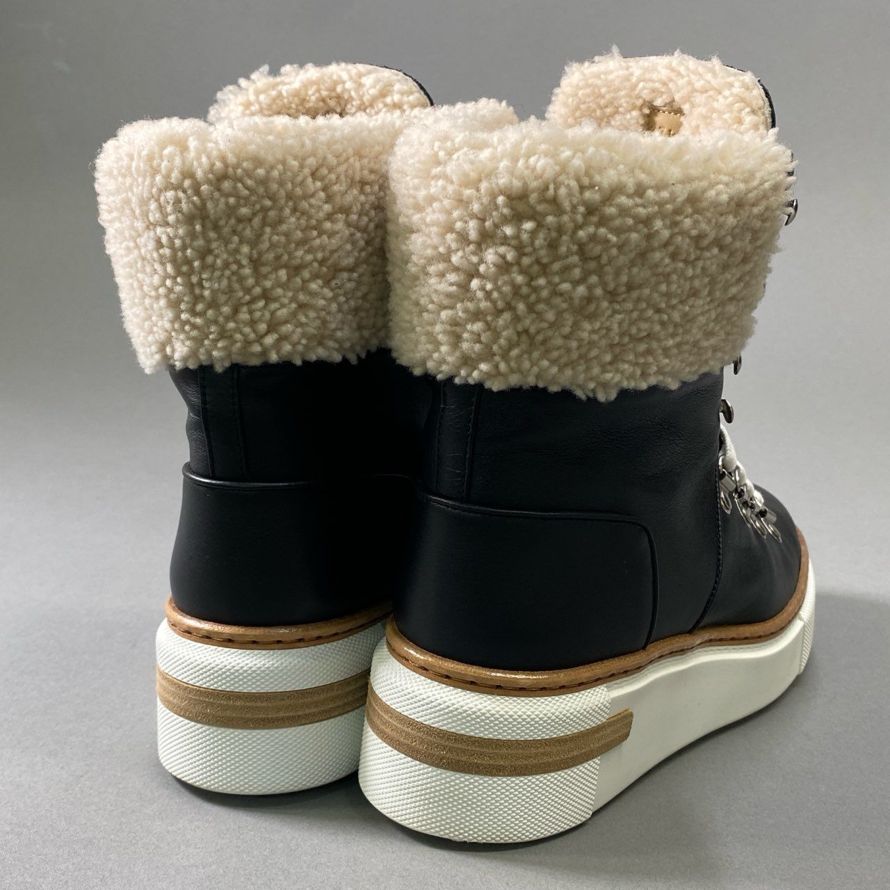 2i4《極美品》 HERMES エルメス Flocon ankle boot フロコン アンクルブーツ 37 1/2 ブラック レザー シューズ ボア 保存袋付属t18r
