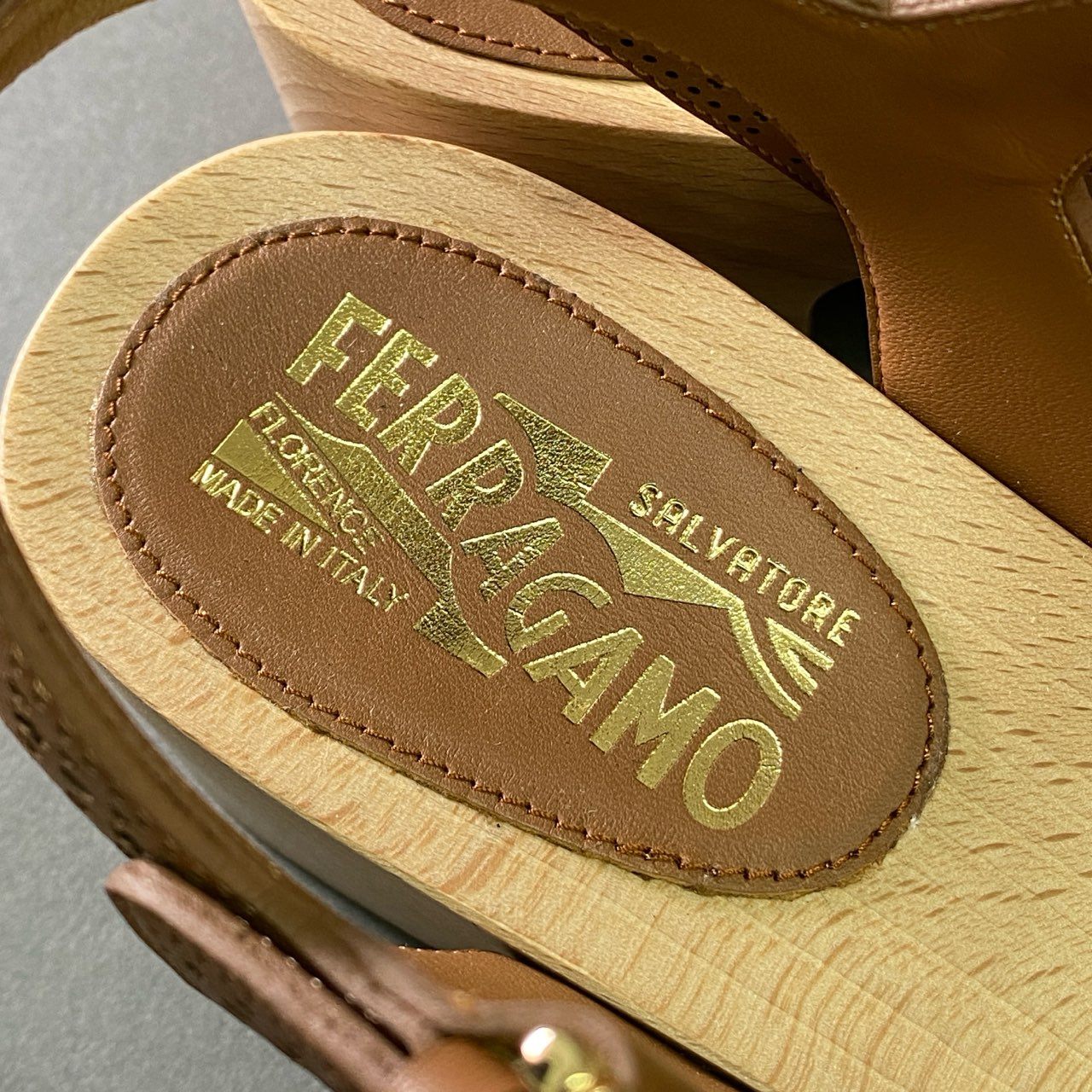 6a27 《極美品》 Salvatore Ferragamo サルヴァトーレフェラガモ GANZA スターパンチング ガンチーニ ウッドサンダル シューズ ストラップ イタリア製 6 ブラウン レザー