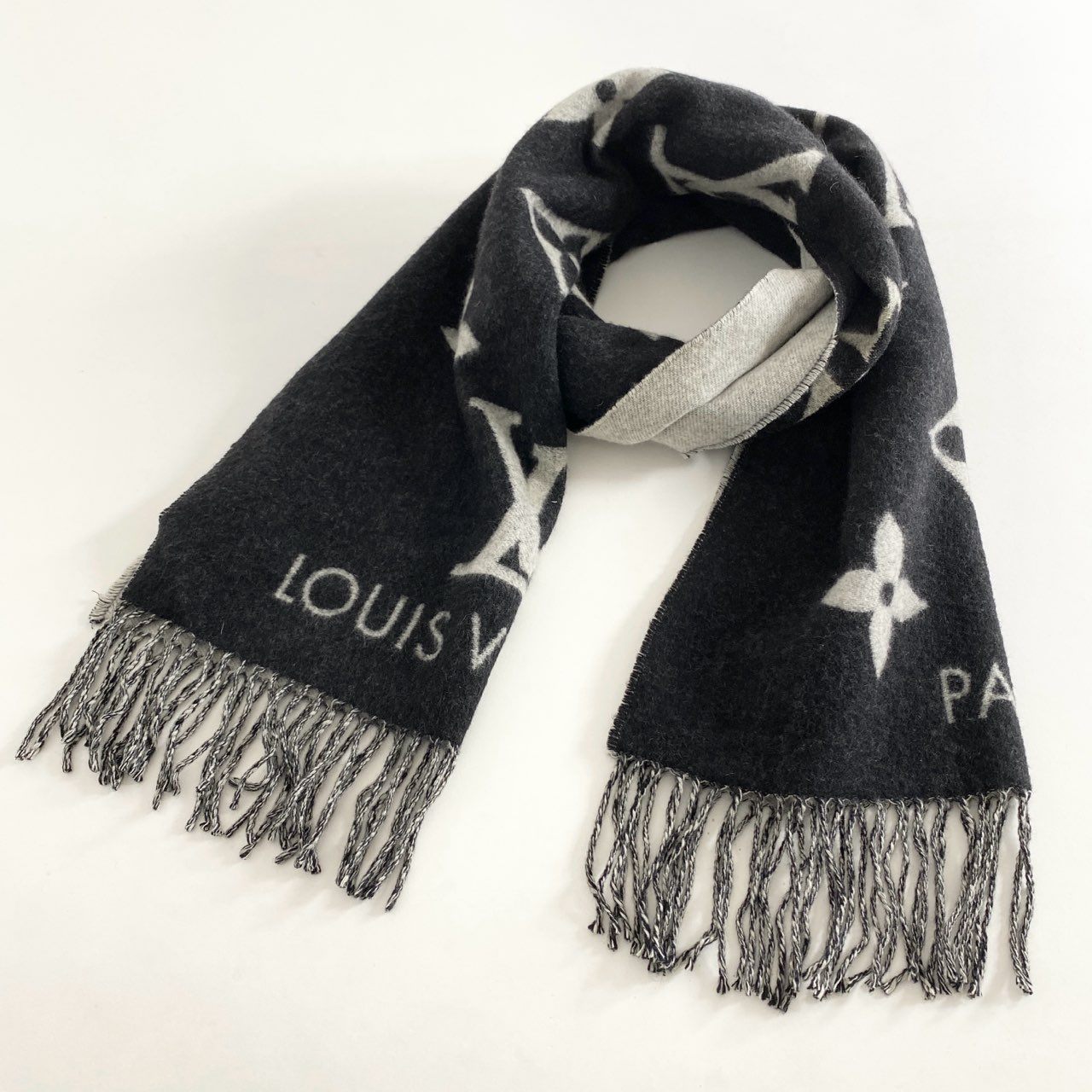 h30-3 スコットランド製 LOUIS VUITTON ルイヴィトン モノグラム 総カシミア マフラー ストール 小物 グレー×ブラック カシミヤ100%