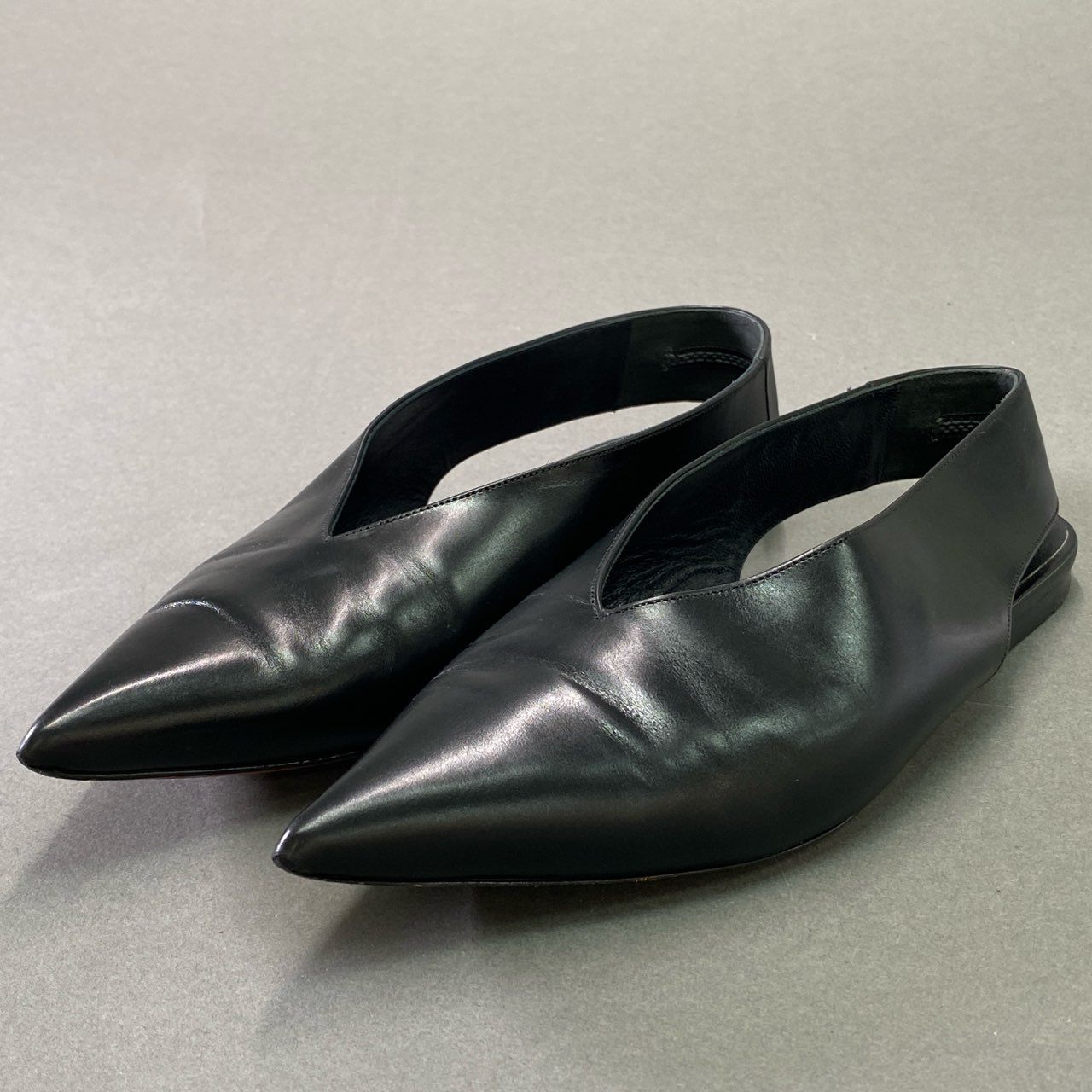 3d14 CELINE セリーヌ エッセンシャル Vネック ポインテッドトゥ フラットパンプス シューズ スリングバック イタリア製 37 ブラック レザー