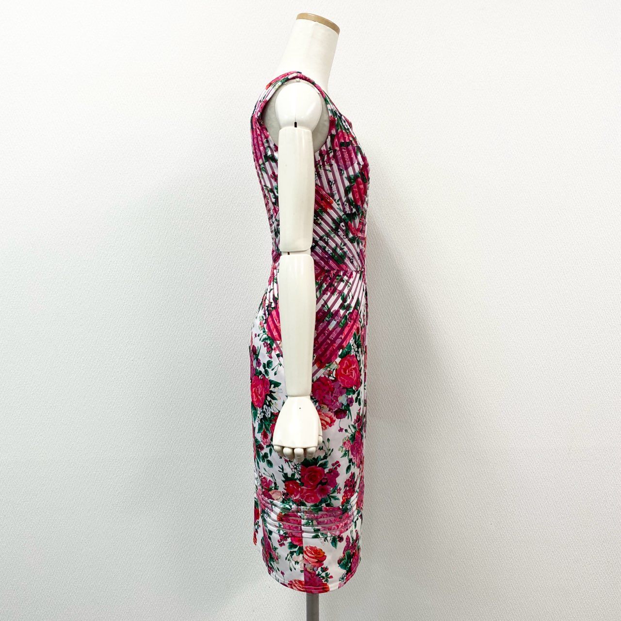 81h7 TADASHI SHOJI タダシショージ ノースリーブワンピース 膝丈ワンピース 花柄 バラ タイトスカート 0 ホワイト マルチカラー レディースk02i