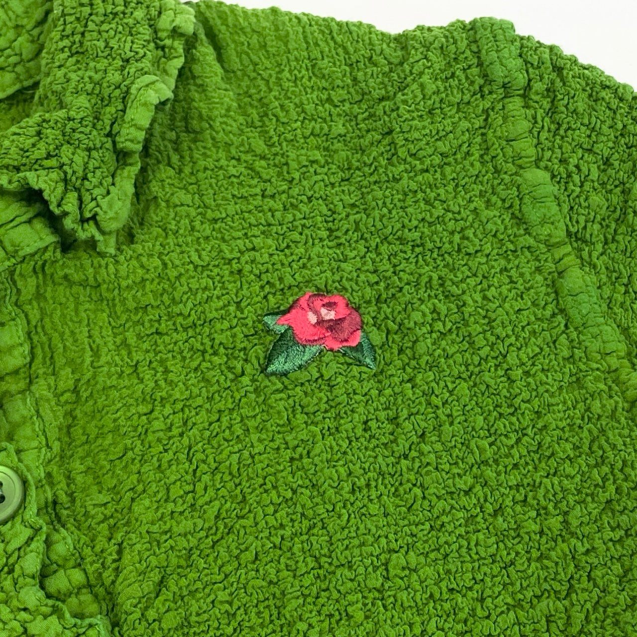 40d28 me ISSEY MIYAKE ミー イッセイミヤケ 胸元バラ刺繍 カリフラワートップス ポロシャツ ブラウス トップス 日本製 MI72FM609 フリーサーズ グリーン