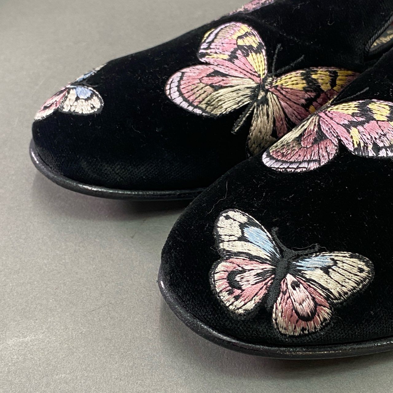 8b14 DOLCE&GABBANA ドルチェアンドガッバーナ バタフライ刺繍 オペラシューズ 7 ブラック ベロア 蝶 スリッポン ローファー D&G ドルガバ イタリア製