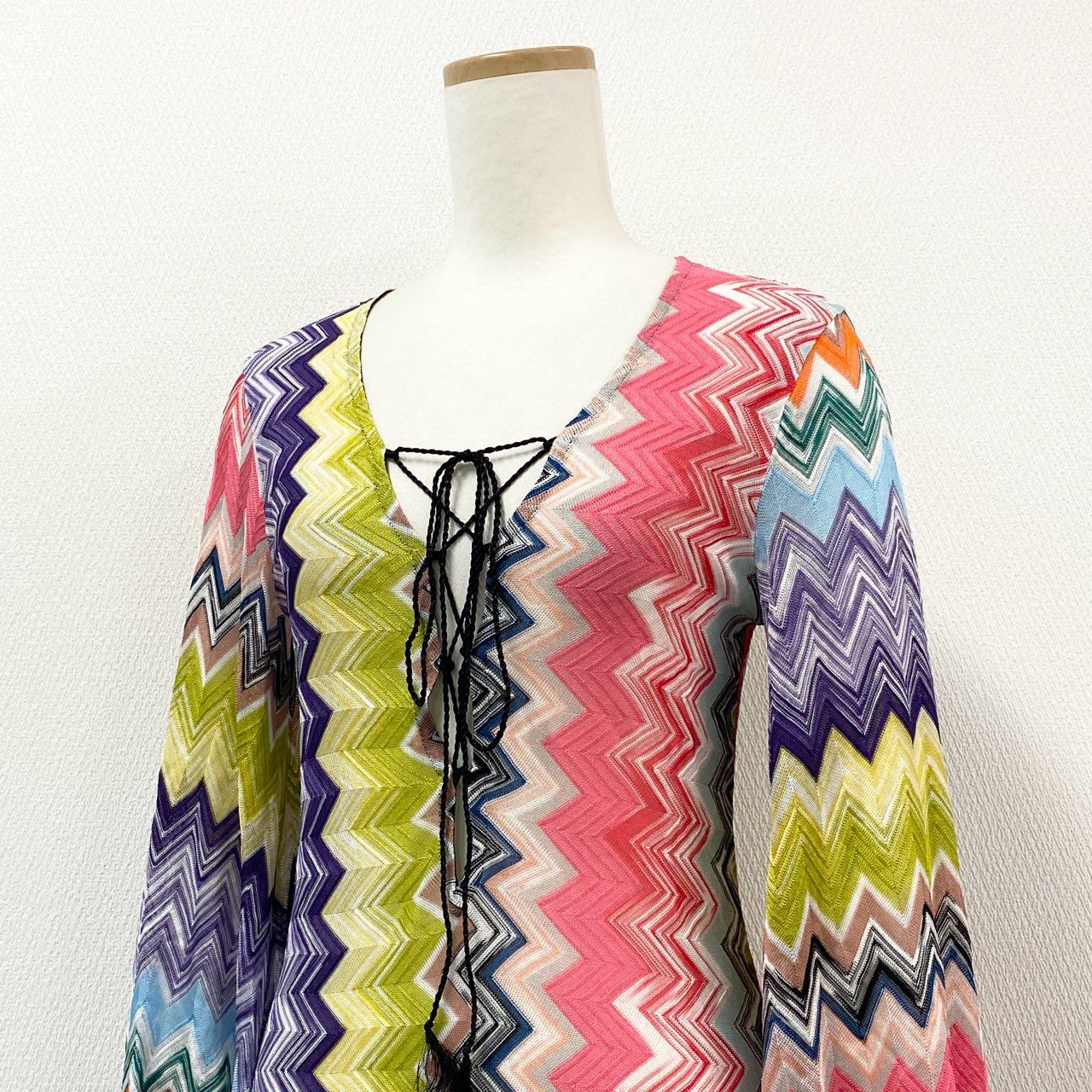 75f24 《美品》 MISSONI ミッソーニ スリット入り メッシュニットワンピース 40 マルチカラー フロントコード フレアスリーブ ドレス イタリア製