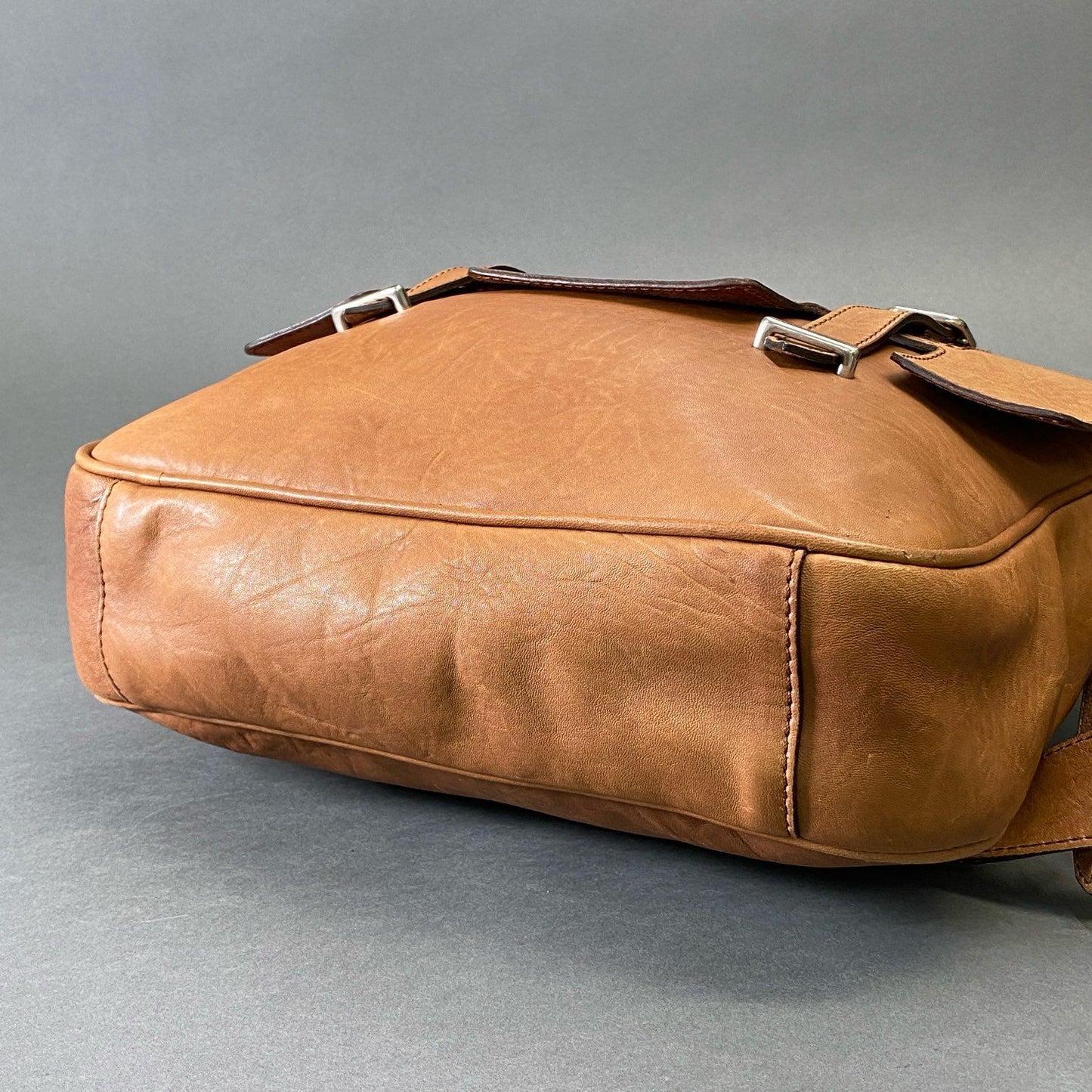 Hg9 BRUNELLO CUCINELLI ブルネロクチネリ 最高級 レザーショルダーバッグ ブラウン leather メッセンジャーバッグ 本革 フォーマル 大容量◎