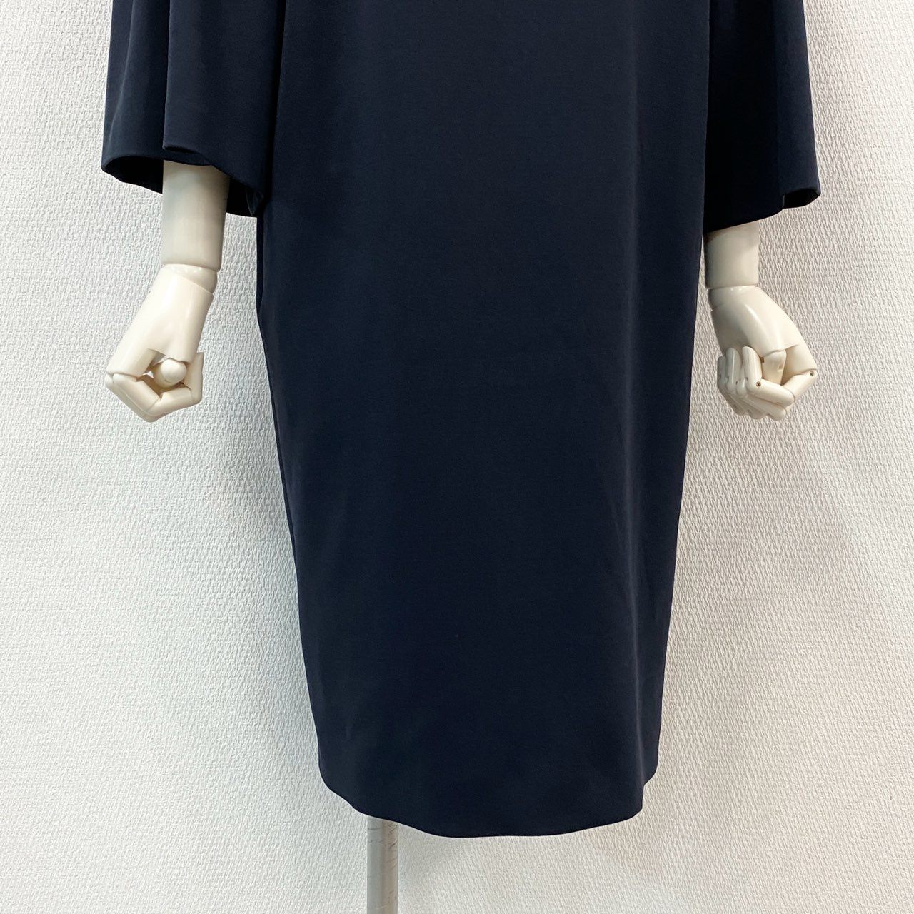 40h24 《極美品》ADORE アドーア クルーネック フレアワンピース 長袖 フレアスリーブ 膝丈 531-7140327 38サイズ ブラック レディース 女性用k02i