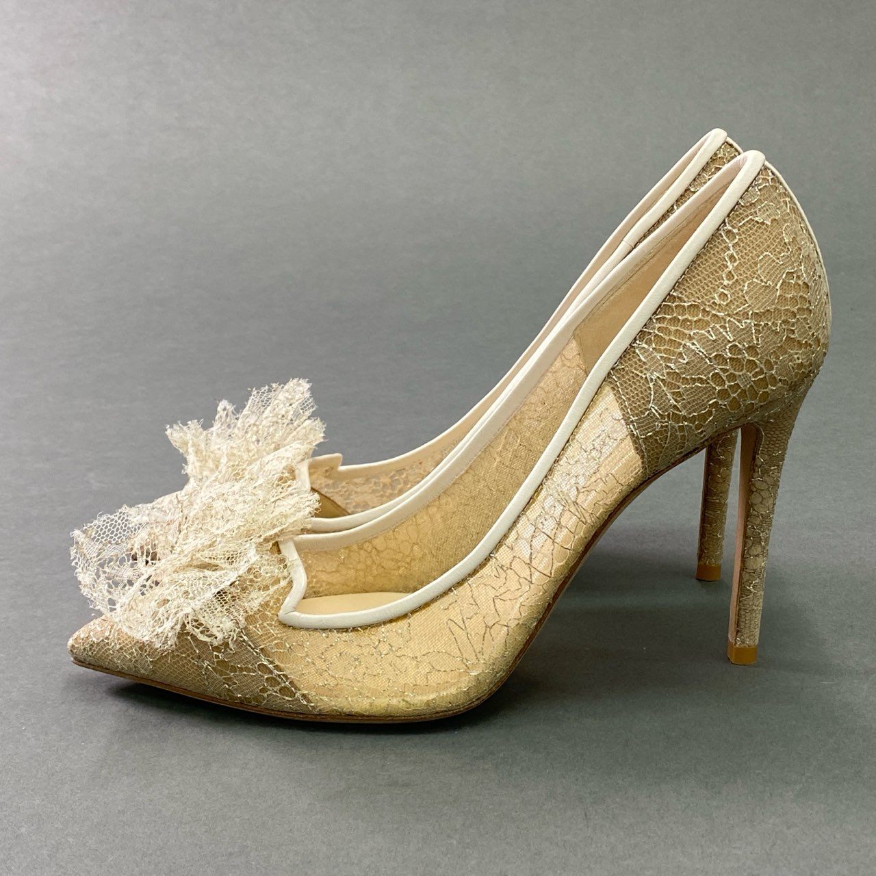 3c18 《美品》 JIMMY CHOO ジミーチュウ レースモチーフ付き ハイヒール パンプス シューズ イタリア製 36 1/2 ベージュ ホワイト
