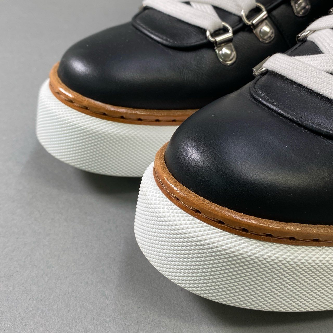 2i4《極美品》 HERMES エルメス Flocon ankle boot フロコン アンクルブーツ 37 1/2 ブラック レザー シューズ ボア 保存袋付属t18r