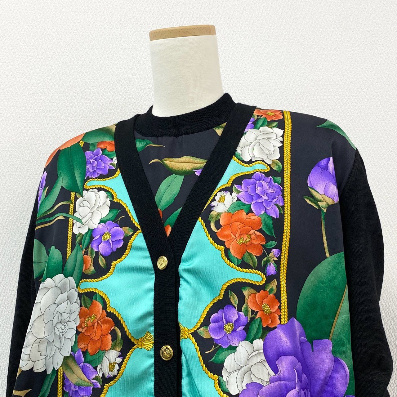 86i11 【美品】 LEONARD レオナール ニット ナイロン切替カーディガン アンサンブル 長袖ニット 金ボタン レディース 女性用 2 ブラック グリーン マルチカラーu02t