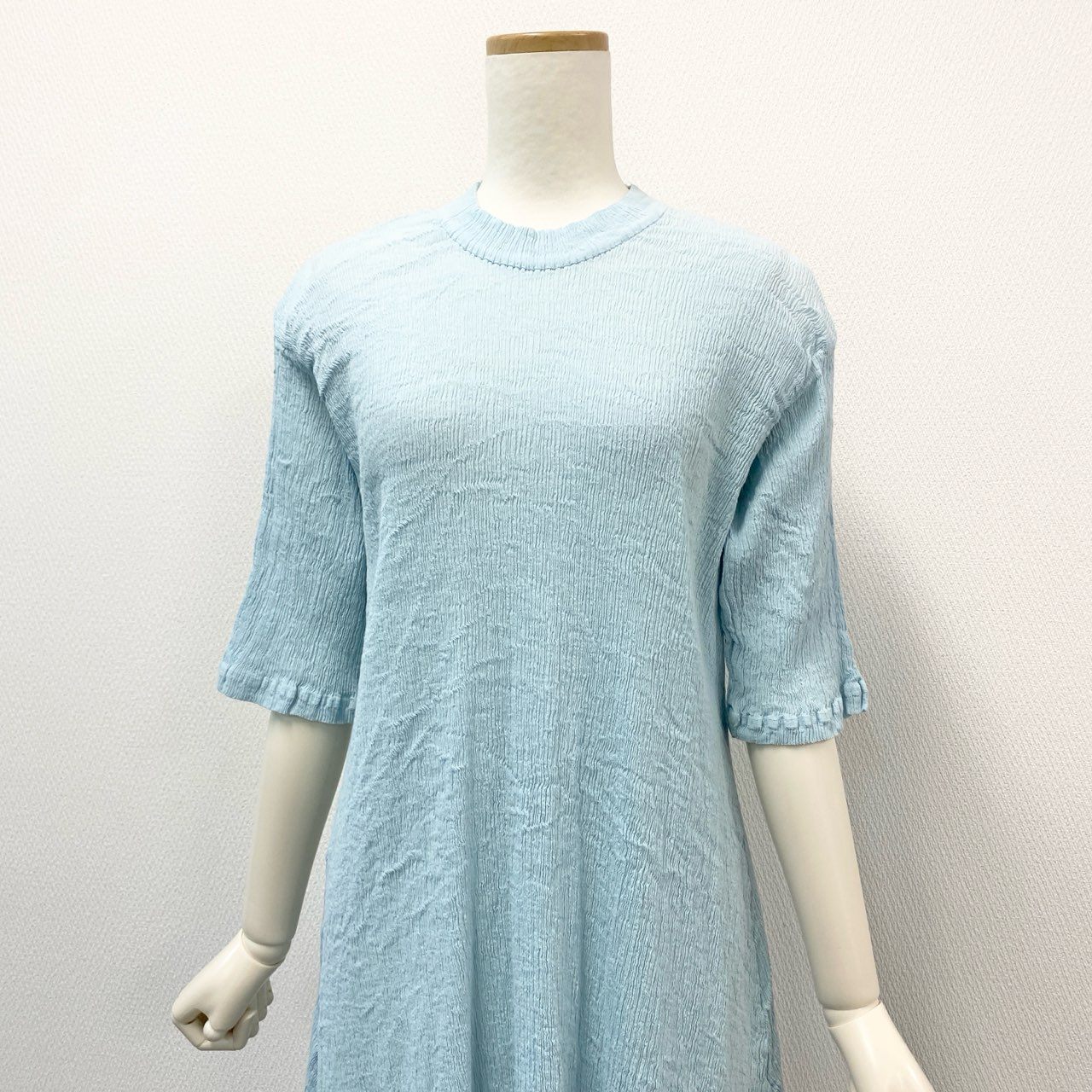 41h24 《美品》 Haat ISSEY MIYAKE ハートイッセイミヤケ KYO CHIJIMIシリーズ 丸首五分袖ワンピース ロングワンピース HA51FH605 サイズ2 ライトブルー コットン レディースu02t