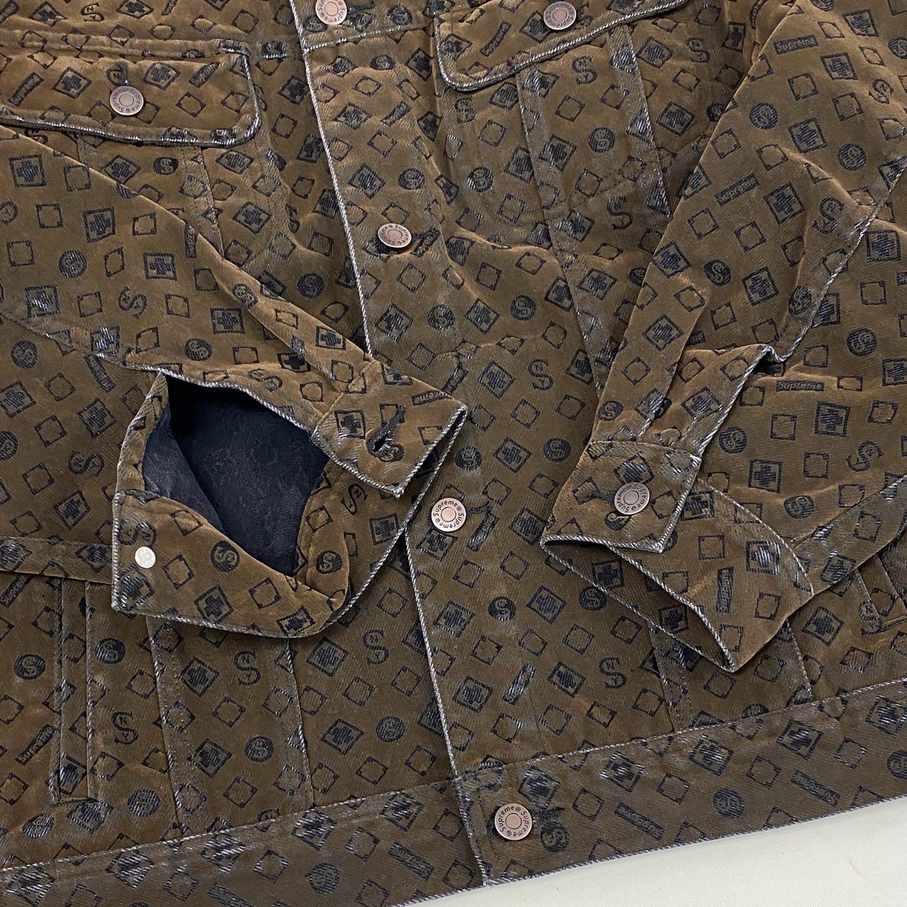34d4 SUPREME シュプリーム 23SS Flocked Denim Trucker Jacket トラッカージャケット 総柄プリント L ブラウン系