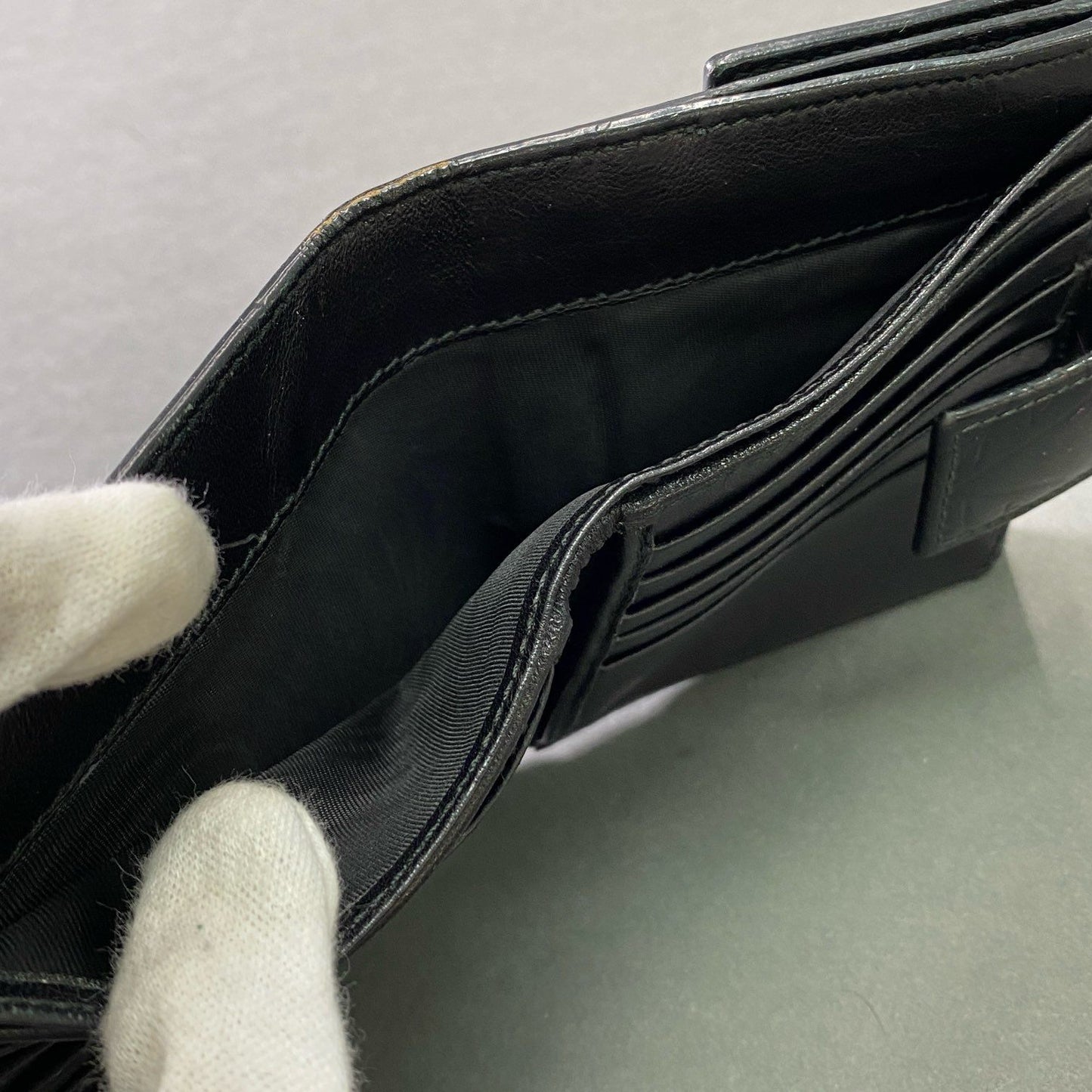 e8 ALEXANDER MCQUEEN アレキサンダー マックイーン エナメル 型押し スカルショートウォレット ブラック パテントレザー カラーストーン 骸骨 財布 イタリア製