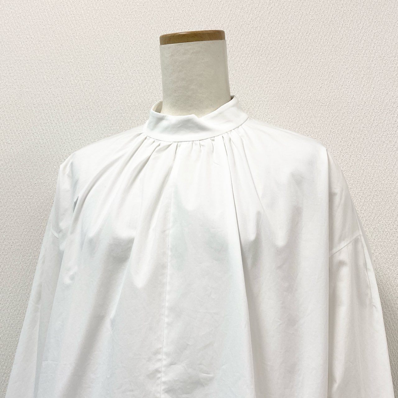 74c14 【美品】 Drawer ドゥロワー 長袖ブラウス 白シャツ チュニックシャツ ノーカラーシャツ 薄手シャツ バックボタン 6521-299-1111 36 ホワイト コットン