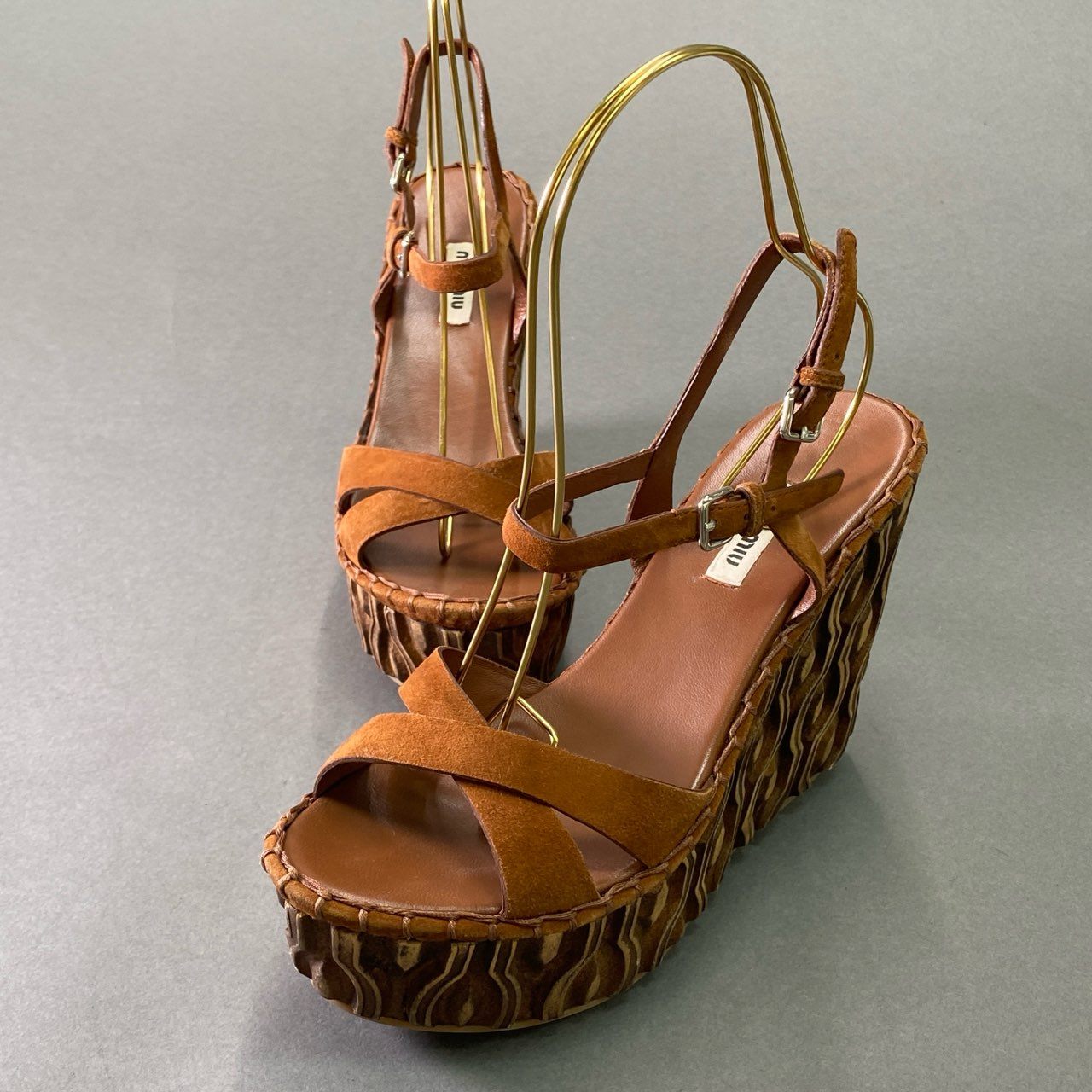 3d16 MIU MIU ミュウミュウ ウェッジソール スウェードレザーサンダル 38 ブラウン leather シューズ イタリア製 夏 箱付き