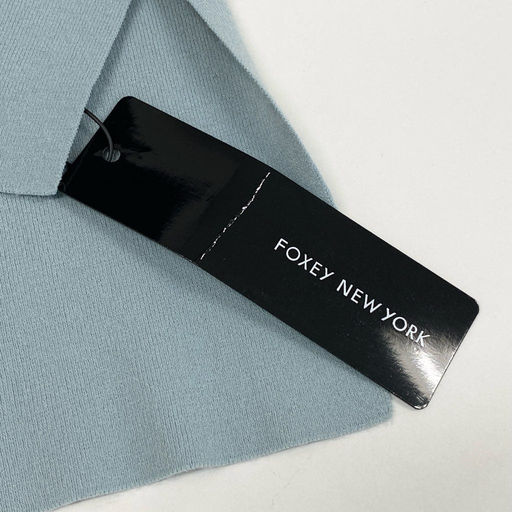25d6 《新品タグ付き》 FOXEY NEW YORK フォクシー ニューヨーク スリムセーター ニット トップス ロゴプレート 33509 サイズ38 ライトブルー レディース 日本製