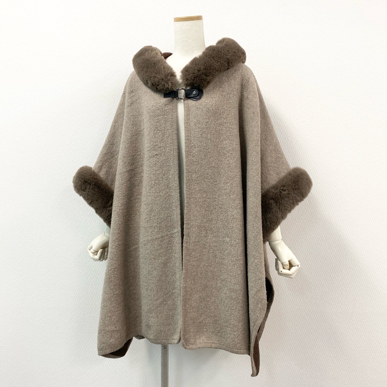29g28 GIANFRANCO FERRE ジャンフランコフェレ ポンチョ ケープコート アウター サイズ46 アイボリー ブラウン レディース 女性用 イタリア製