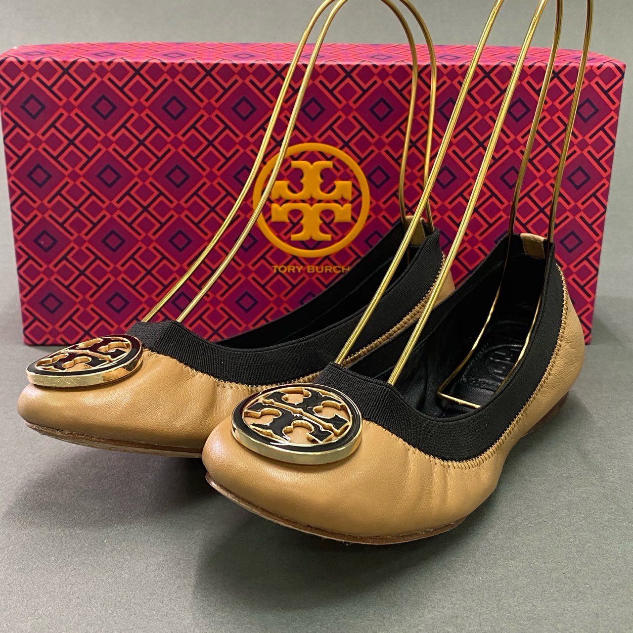 15c19 《美品》 TORY BURCH トリーバーチ フラット バレエシューズ 5.5M ベージュ レザー スリッポン 箱付き