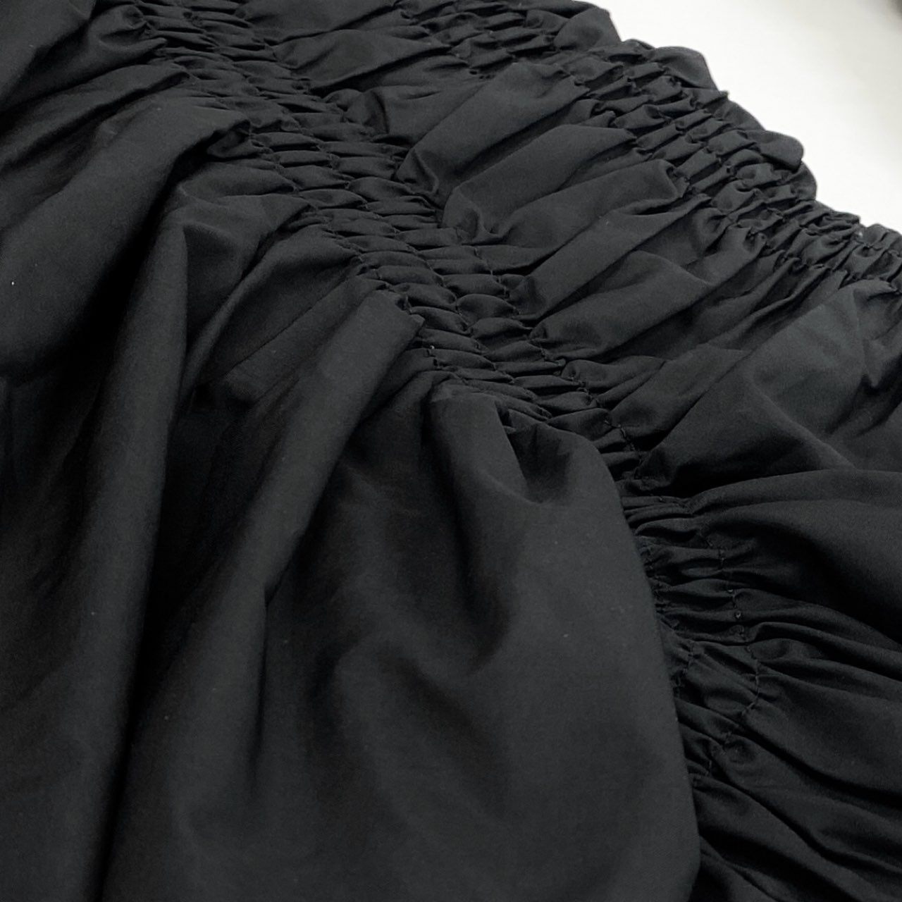 82f24 ISSEY MIYAKE イッセイミヤケ シャーリングギャザーパンツ 変形 ボトムス 日本製 ウエストゴム IM03FF576 2 ブラック メンズ