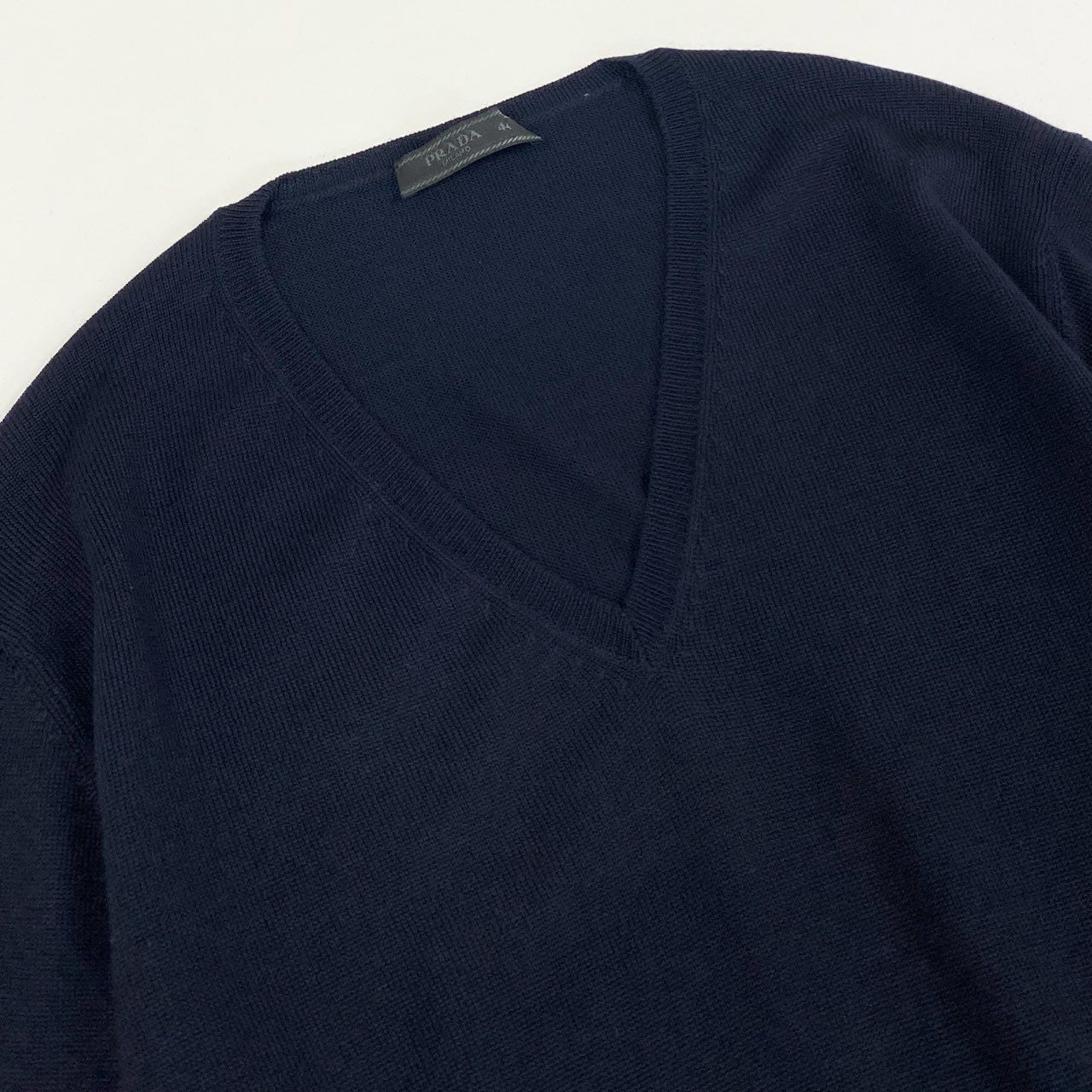 34k28⑨ 《極美品》 PRADA プラダ イタリア製 Vネック ニットセーター ウールニット ヴァージンウール ロングスリーブ 長袖 DNA386 507 44 ネイビー ウール100