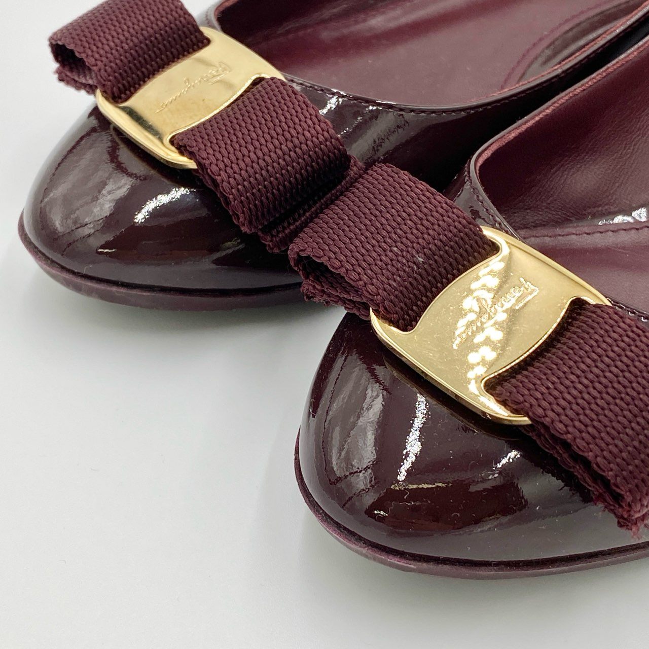 1h7 Salvatore Ferragamo サルヴァトーレ フェラガモ VARA ヴァラリボン エナメルフラットシューズ 6D ワインレッド パテントレザー パンプス 箱付き