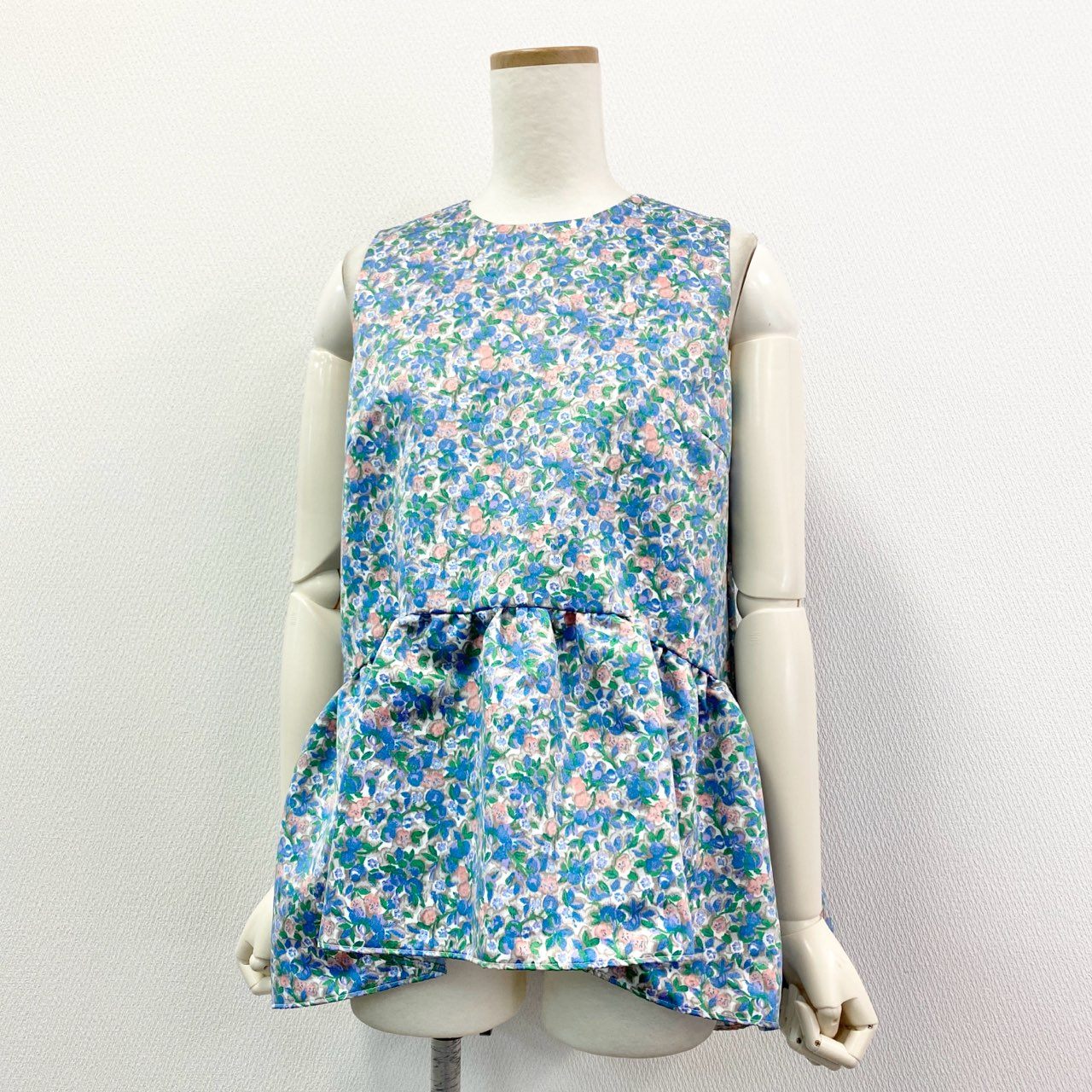 49k8 《タグ付》定価¥26,400 TSURU By MARIKO OIKAWA ツル バイ マリコオイカワ 23SS Matine リボン付 ペプラム F ブルー ノースリーブ チュニック 日本製