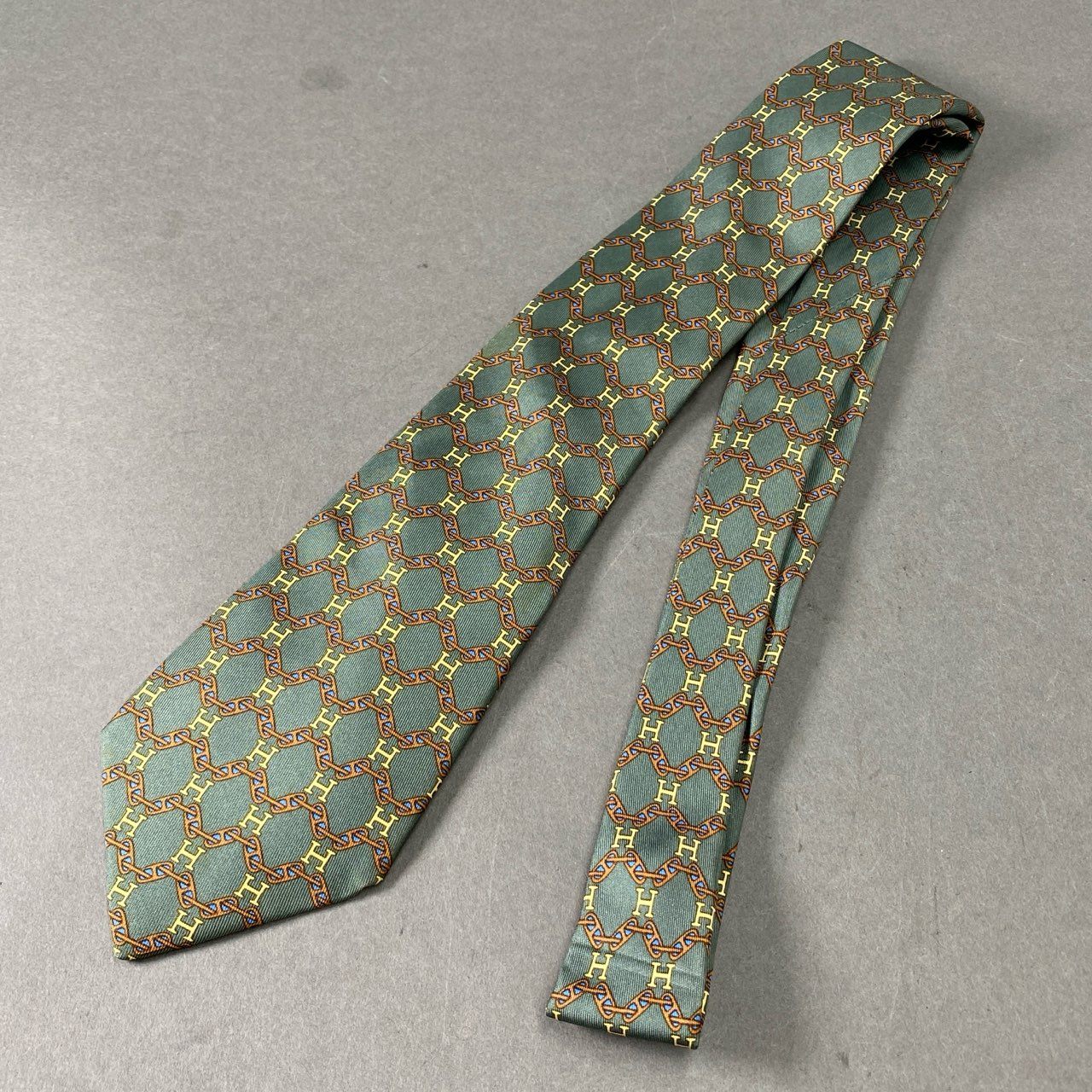 3f12 【美品】 HERMES エルメス カーキ シルク100% Hロゴ × シェーヌダンクル ネクタイ メンズ 紳士