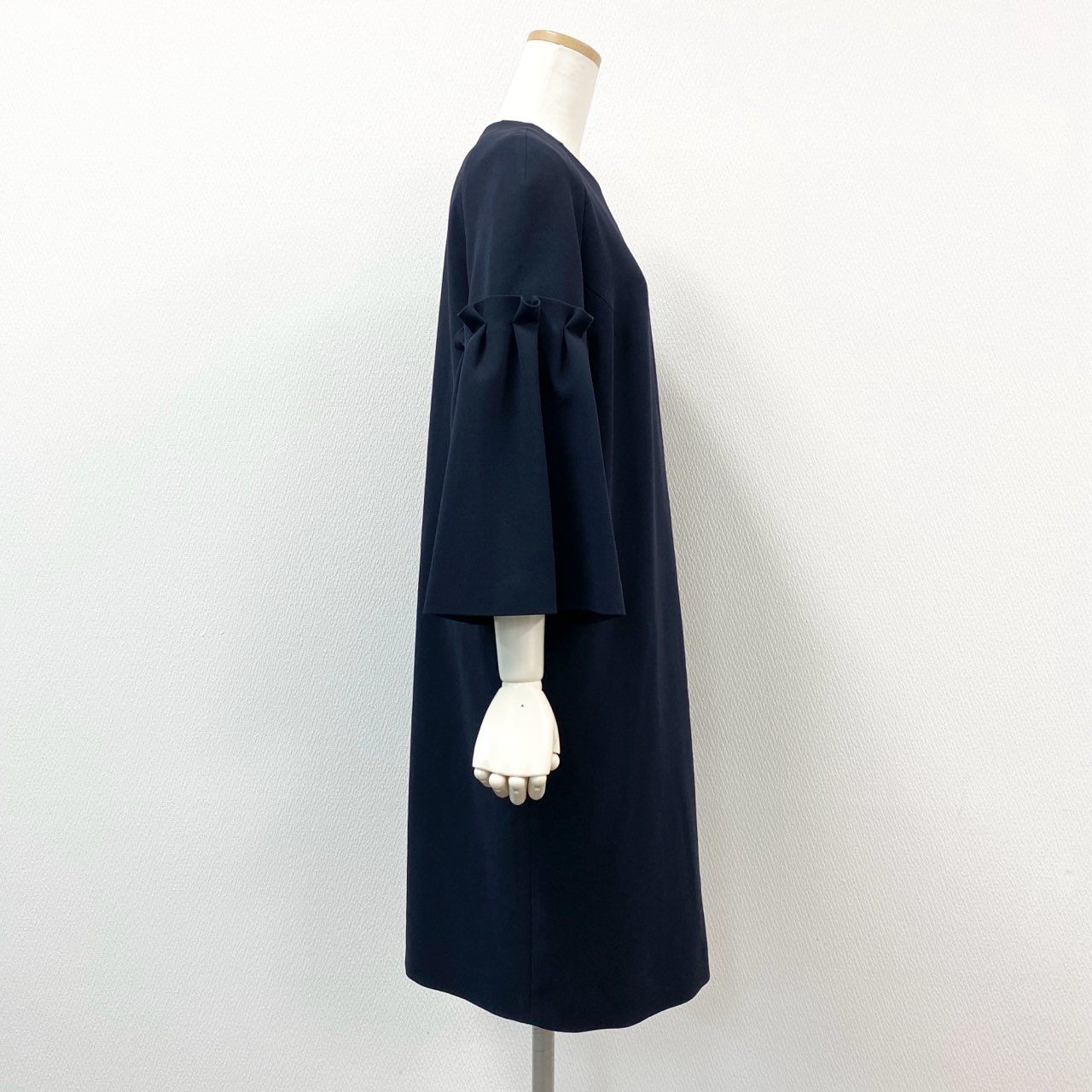 40h24 《極美品》ADORE アドーア クルーネック フレアワンピース 長袖 フレアスリーブ 膝丈 531-7140327 38サイズ ブラック レディース 女性用k02i
