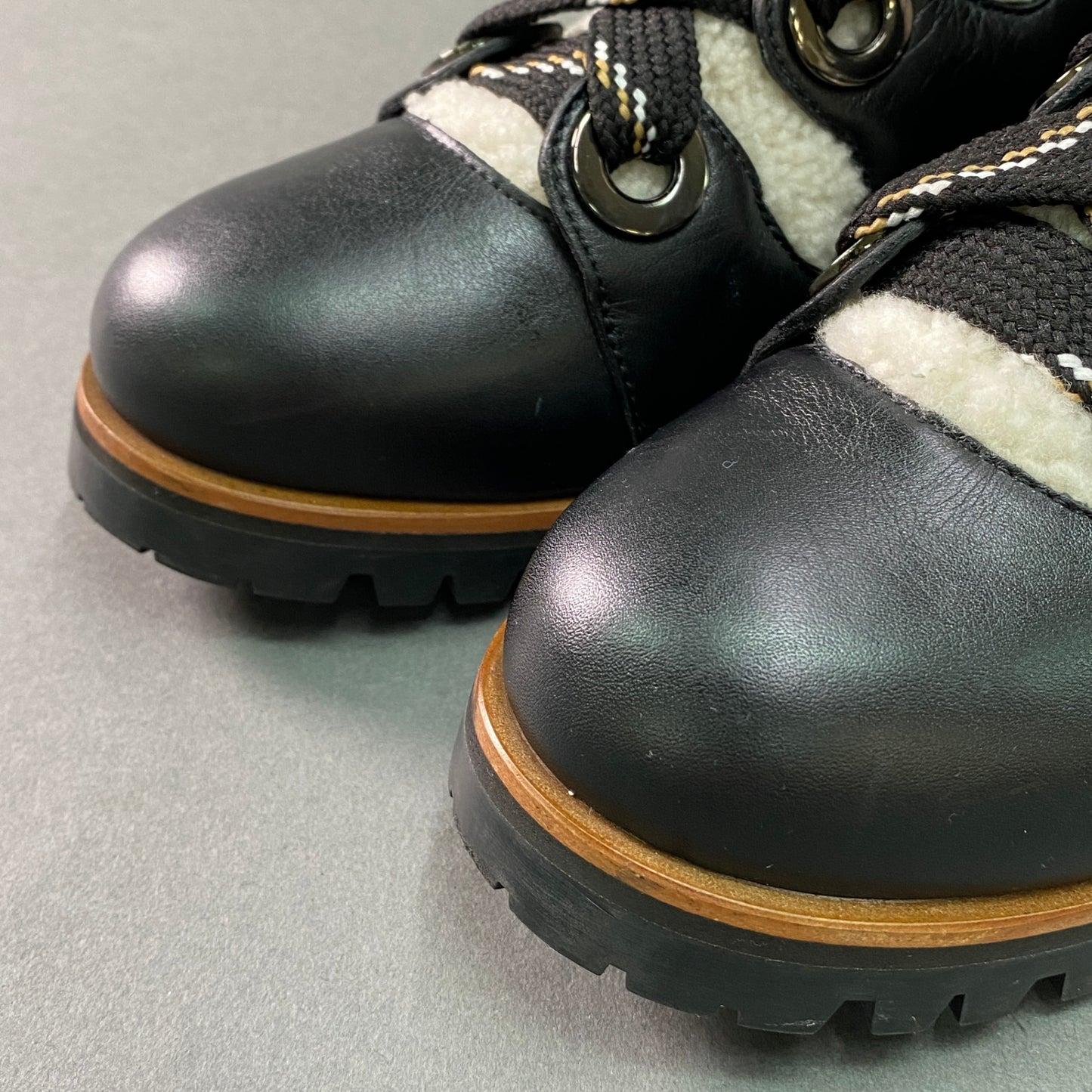 3g8《美品》定価¥175.000 JIMMY CHOO ジミーチュウ BEI FLAT ベイフラット ボアブーツ 35 ブラック レザー シューズ 保存袋有